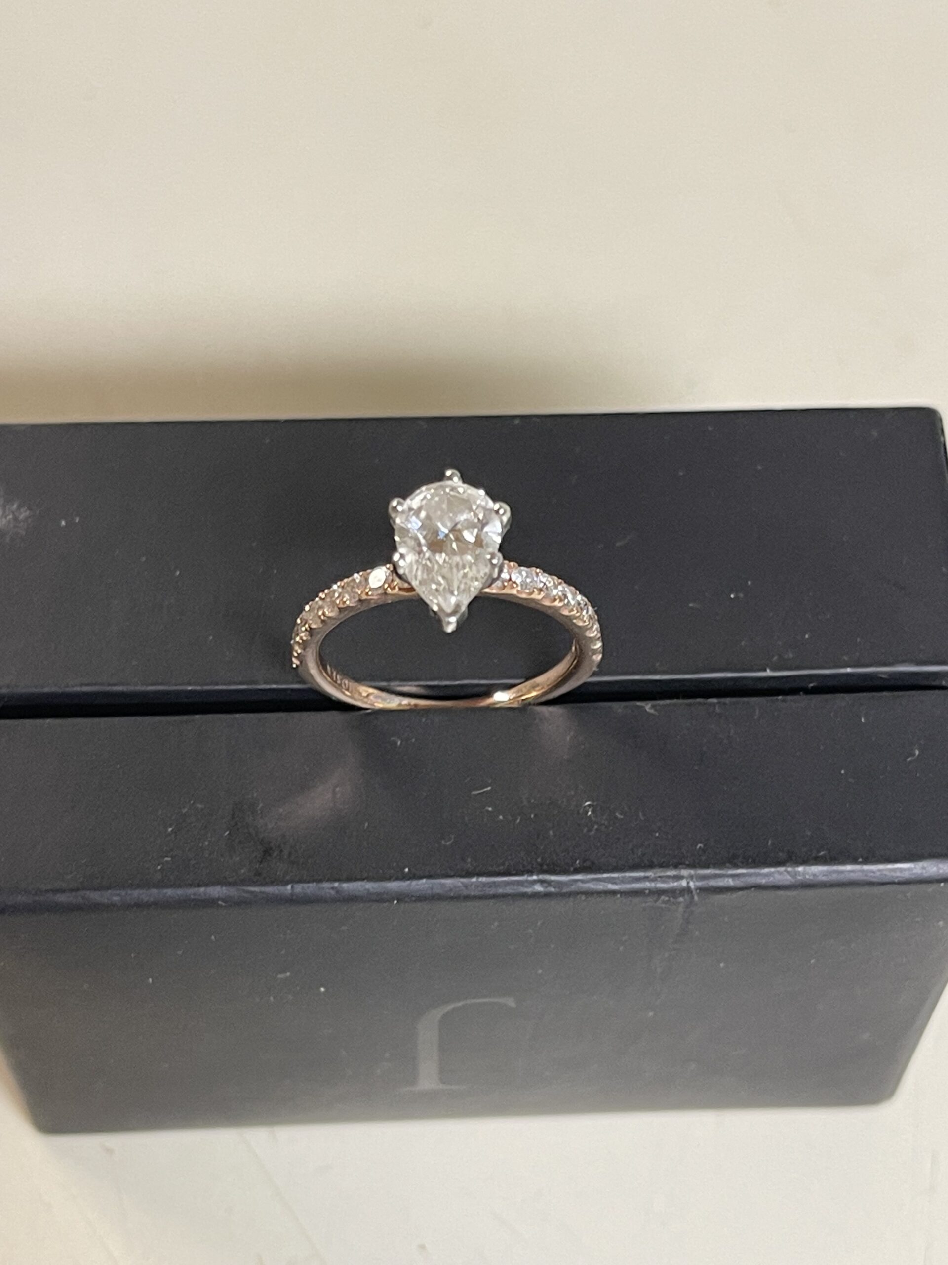 IGI 1.47 Carat E VVS2 Pear Lab Grown Diamond Ring - Image 3