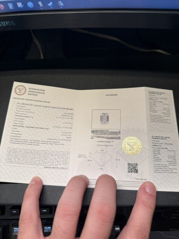 IGI 2.28 Carat D IF Emerald Lab Grown Diamond Ring - Image 6