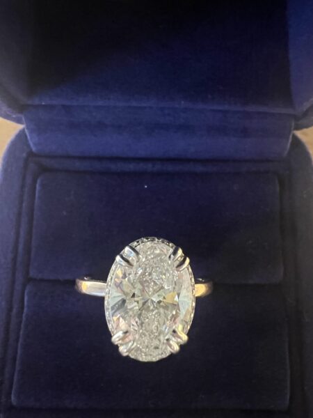 Not Sure/Unknown 3.58 Carat F VVS1 Oval Lab Grown Diamond Ring - Image 2