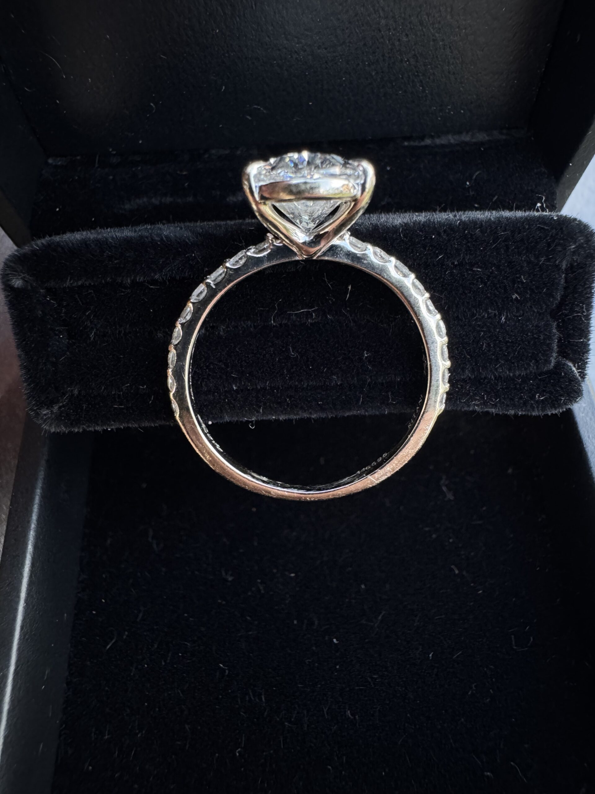 IGI 2.34 Carat D VVS1 Oval Lab Grown Diamond Ring - Image 7