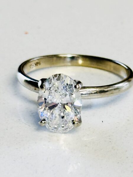 1.91 Carat D VVS2 Oval Lab Grown Diamond Ring - Image 3