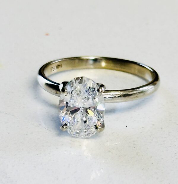 1.91 Carat D VVS2 Oval Lab Grown Diamond Ring - Image 3