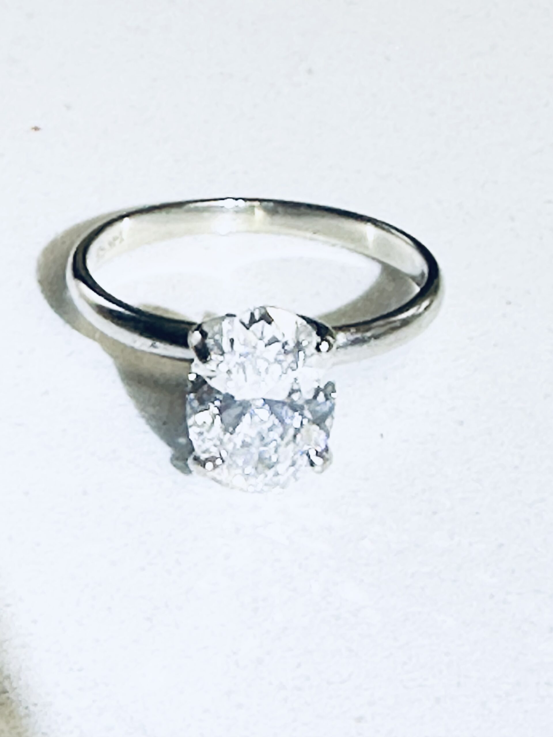 GSI 1.91 Carat D VVS2 Oval Lab Grown Diamond Ring - Image 2