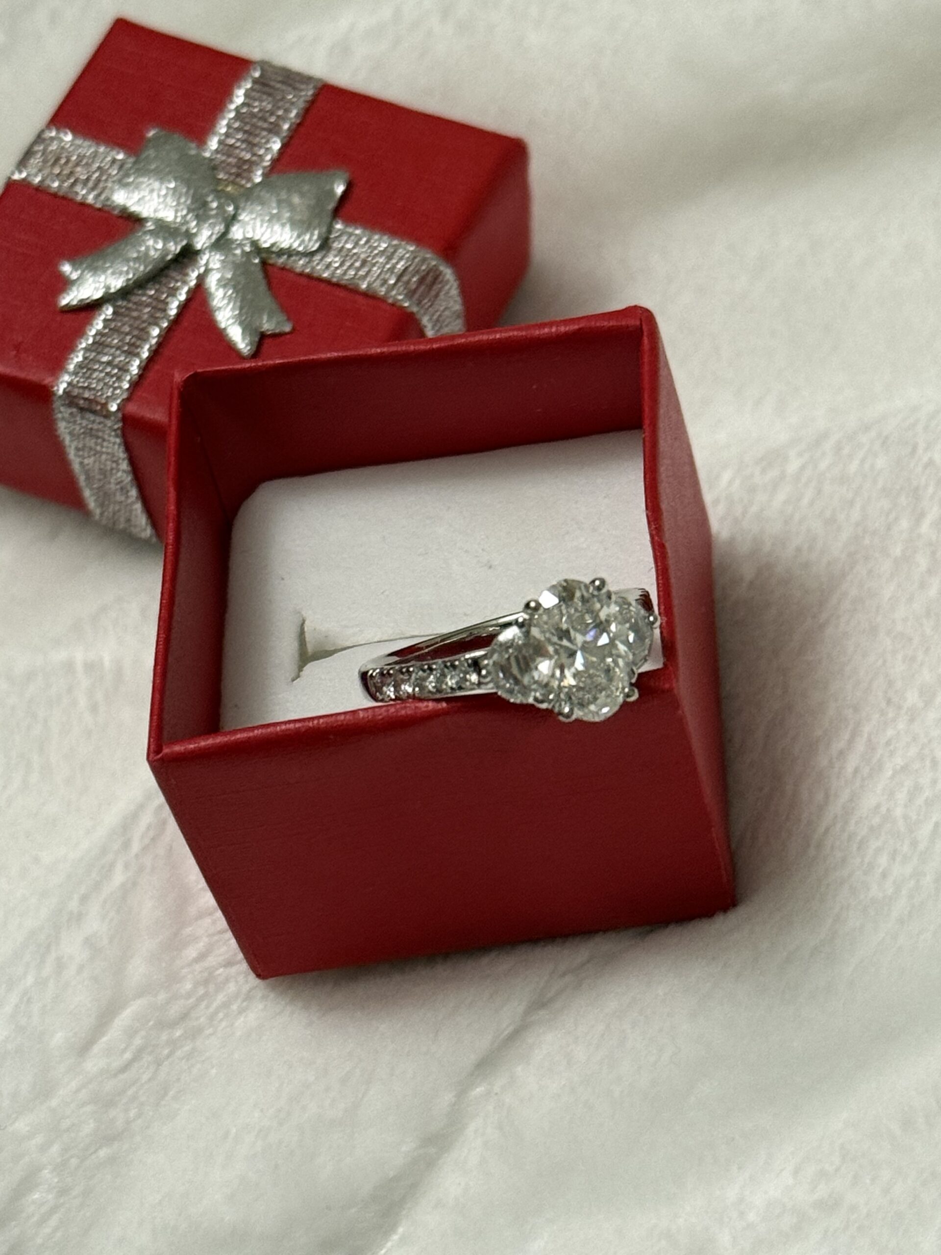 IGI 2.03 Carat E VVS2 Oval Lab Grown Diamond Ring - Image 10