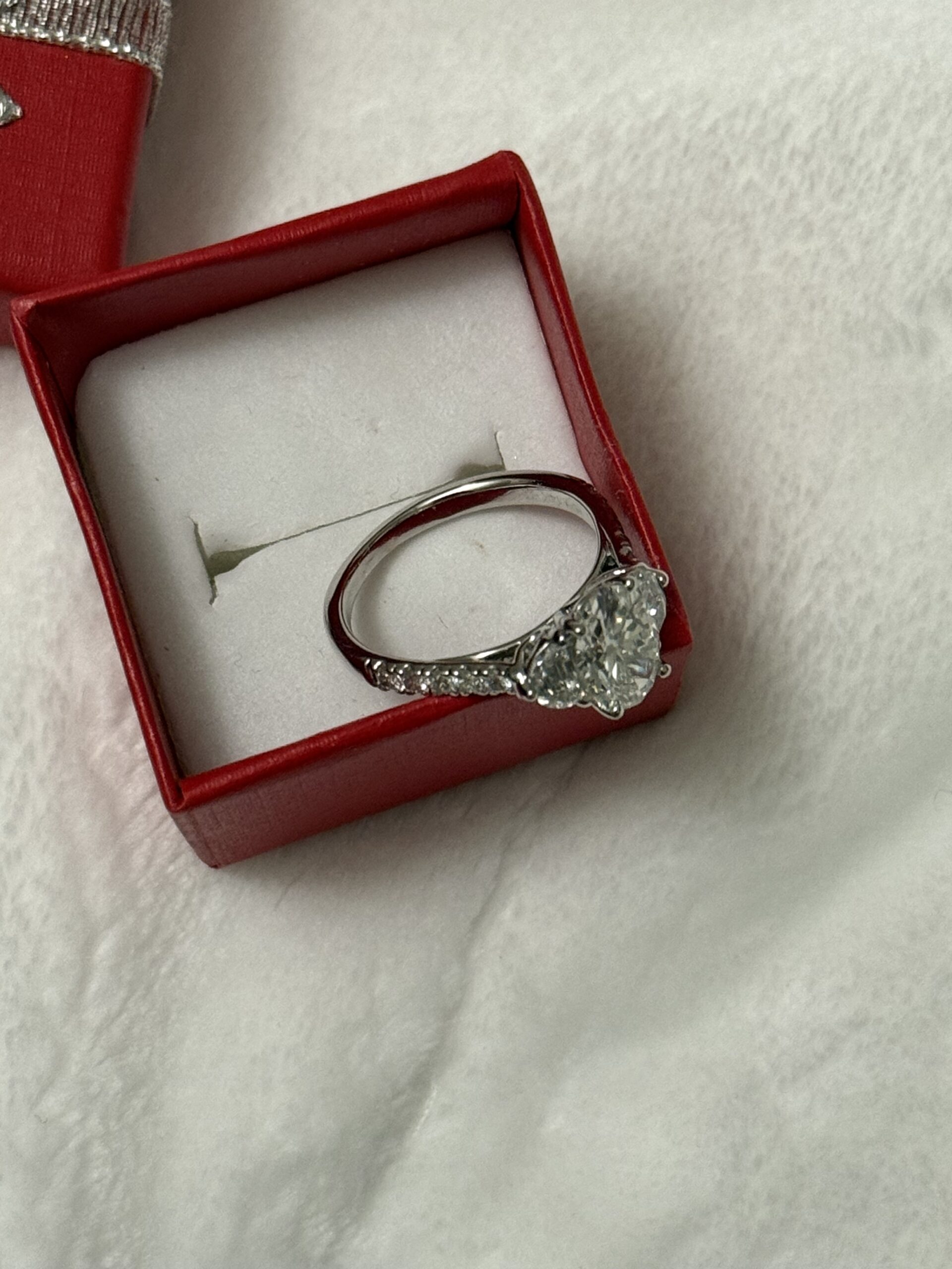 IGI 2.03 Carat E VVS2 Oval Lab Grown Diamond Ring - Image 7