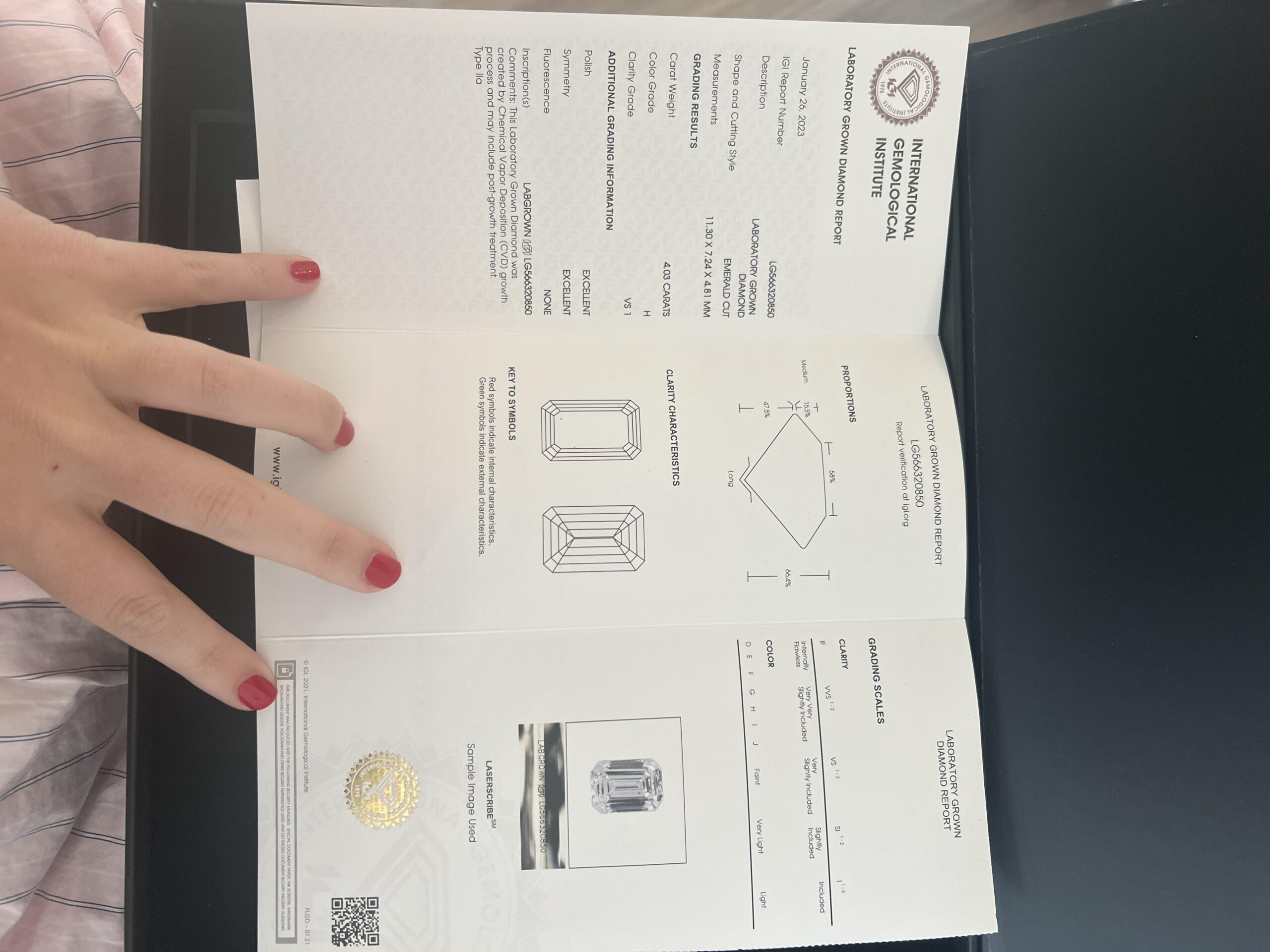 IGI 4.03 Carat H VS1 Emerald Lab Grown Diamond Ring - Image 6