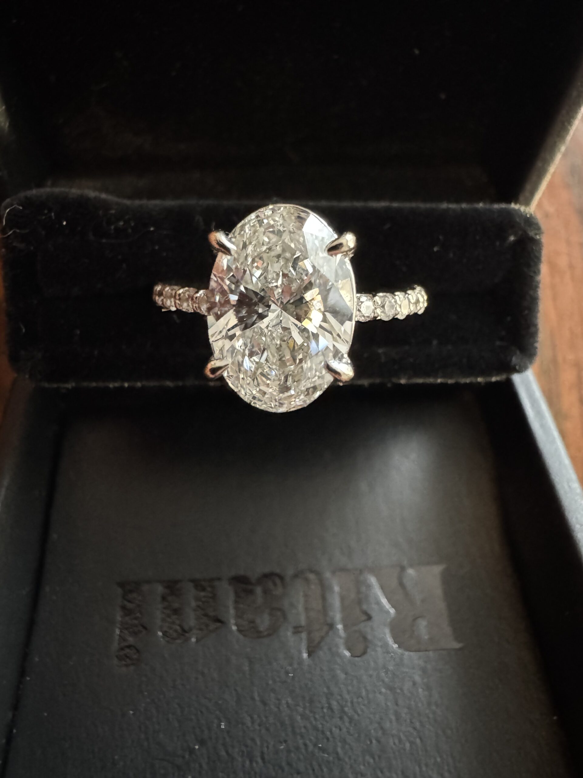 IGI 2.34 Carat D VVS1 Oval Lab Grown Diamond Ring - Image 5