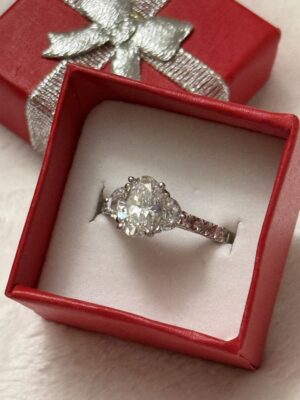 IGI 2.03 Carat E VVS2 Oval Lab Grown Diamond Ring