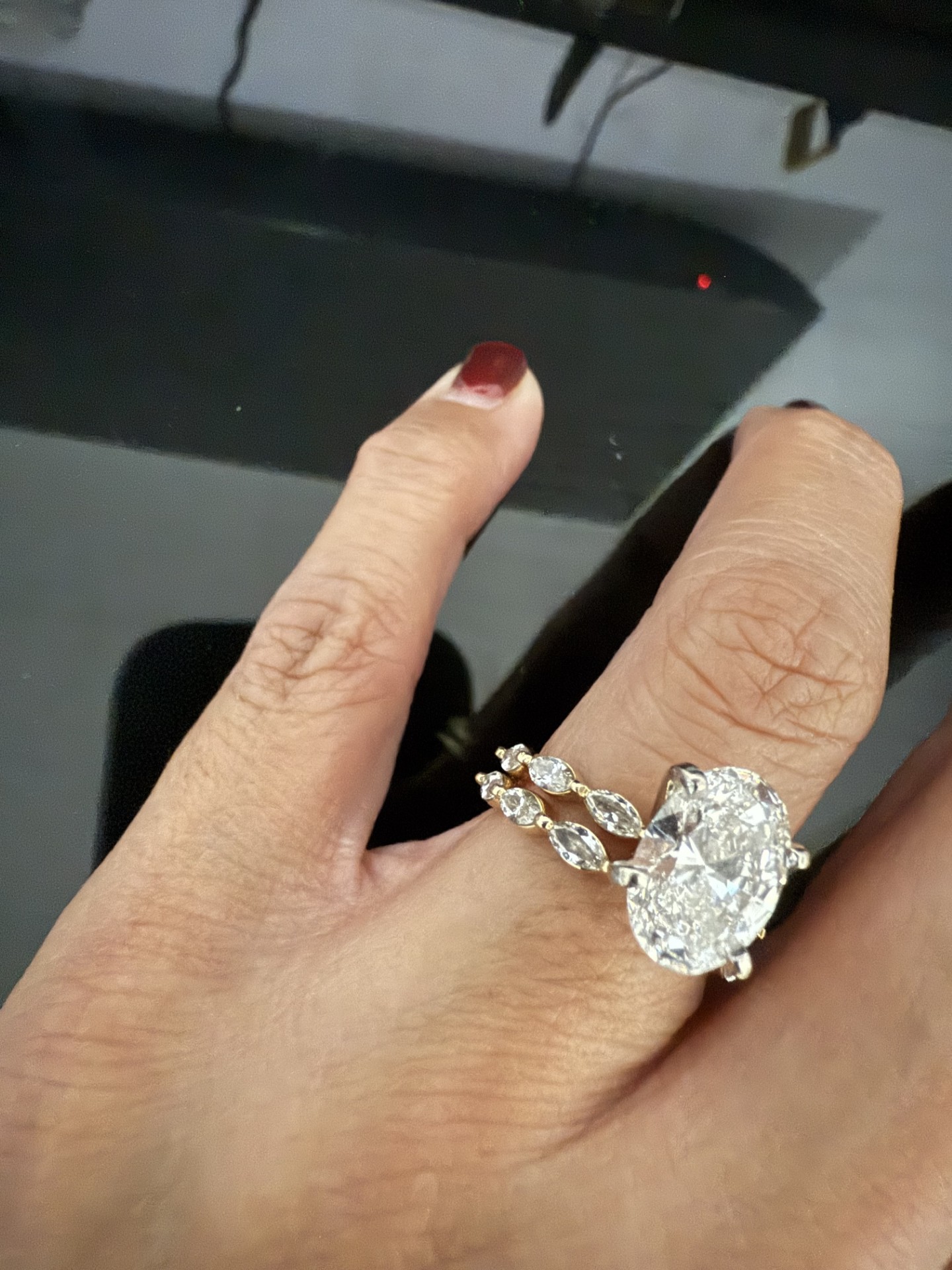 IGI 3 Carat F VS2 Oval Lab Grown Diamond Ring - Image 7