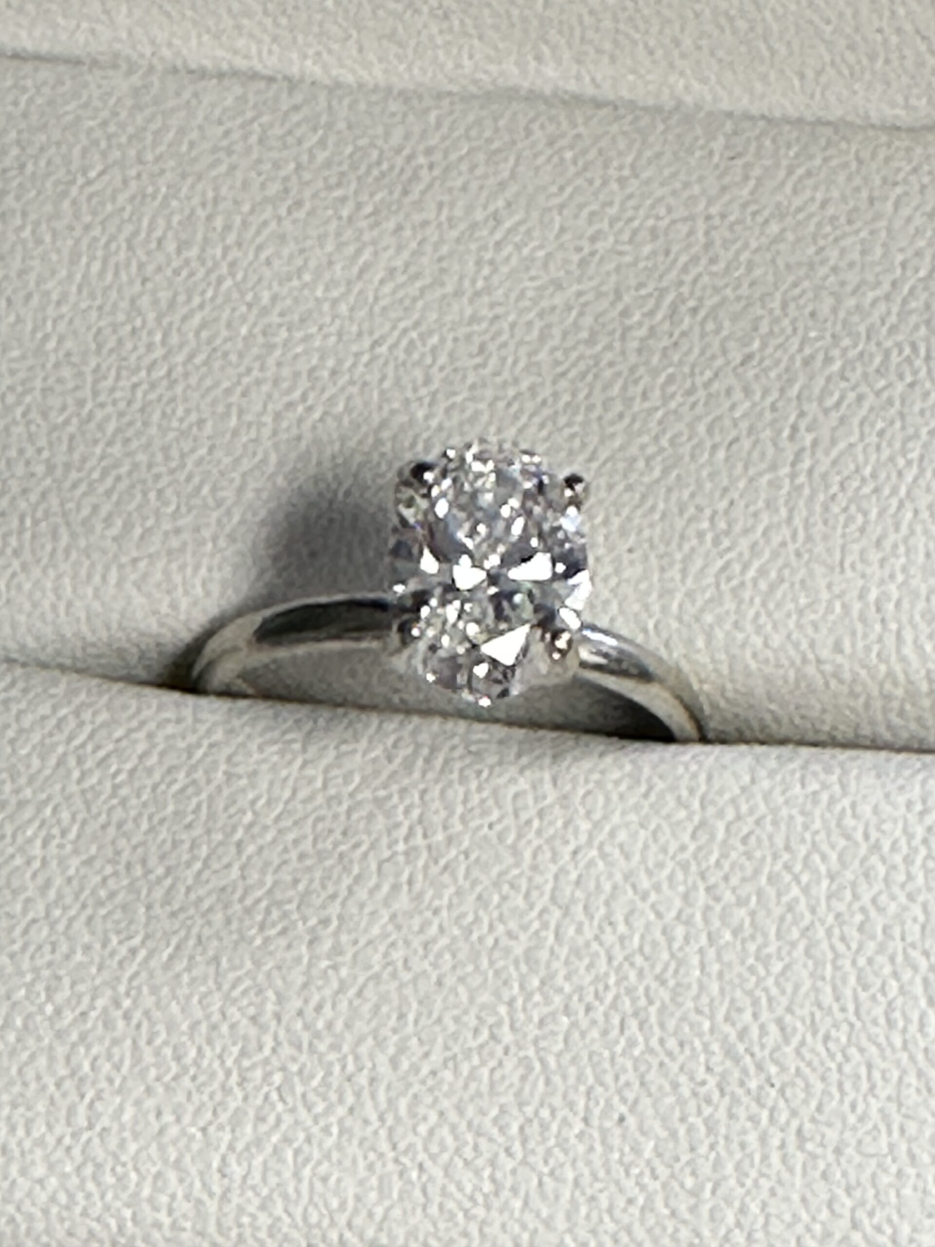 1.91 Carat D VVS2 Oval Lab Grown Diamond Ring - Image 8