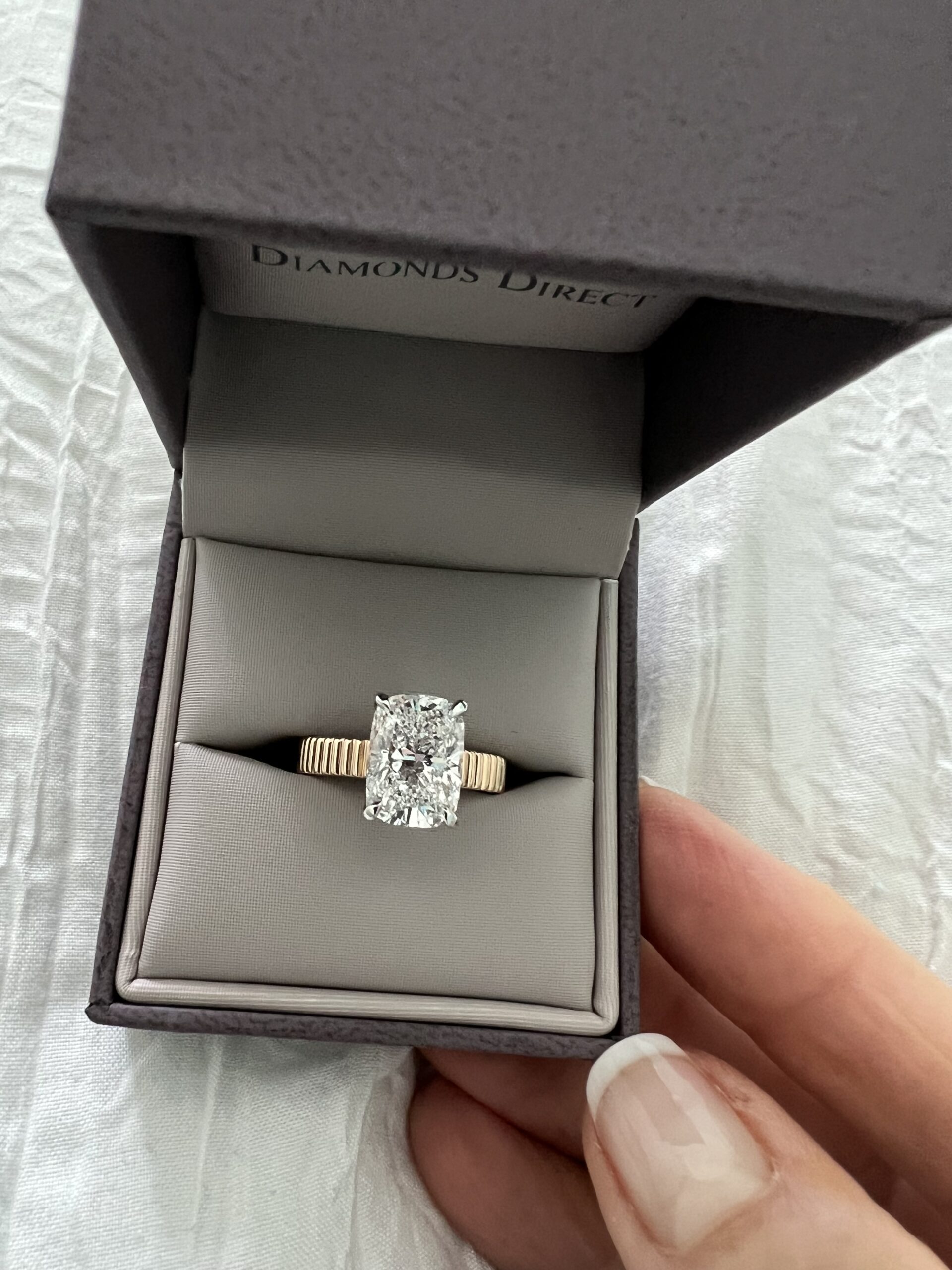 IGI 4.09 Carat D VVS2 Cushion Lab Grown Diamond Ring - Image 1