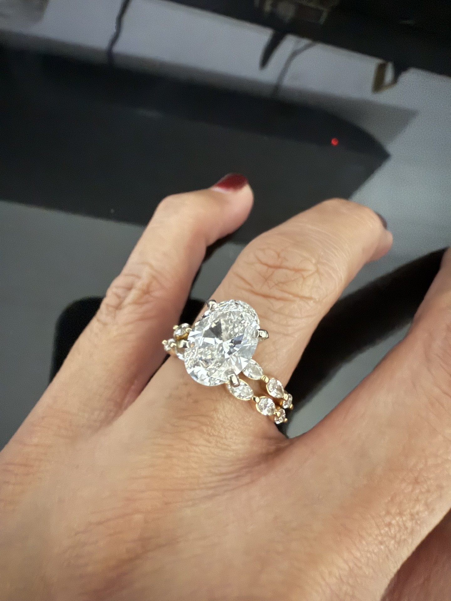 IGI 3 Carat F VS2 Oval Lab Grown Diamond Ring - Image 5