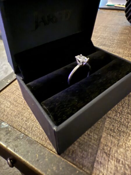 1.09 Carat D VVS2 Oval Lab Grown Diamond Ring - Image 2