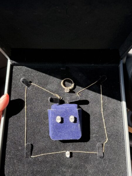 IGI 2.58 Carat D VS1 Oval Lab Grown Diamond Ring - Image 2