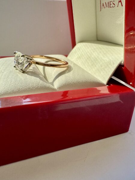 IGI 1.52 Carat F VS1 Round Lab Grown Diamond Ring - Image 4