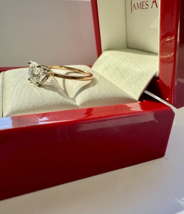 IGI 1.52 Carat F VS1 Round Lab Grown Diamond Ring - Image 4