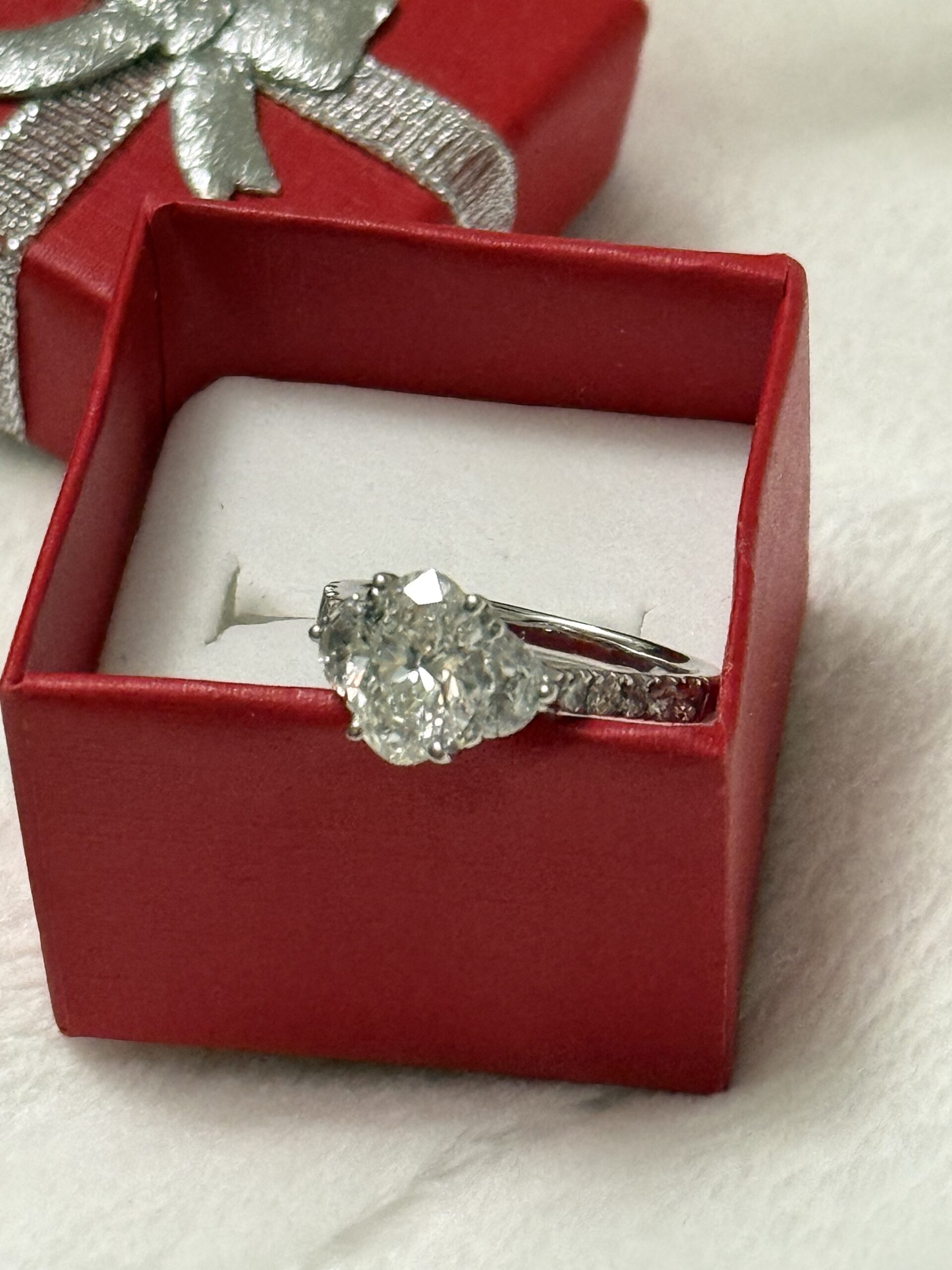 IGI 2.03 Carat E VVS2 Oval Lab Grown Diamond Ring - Image 13