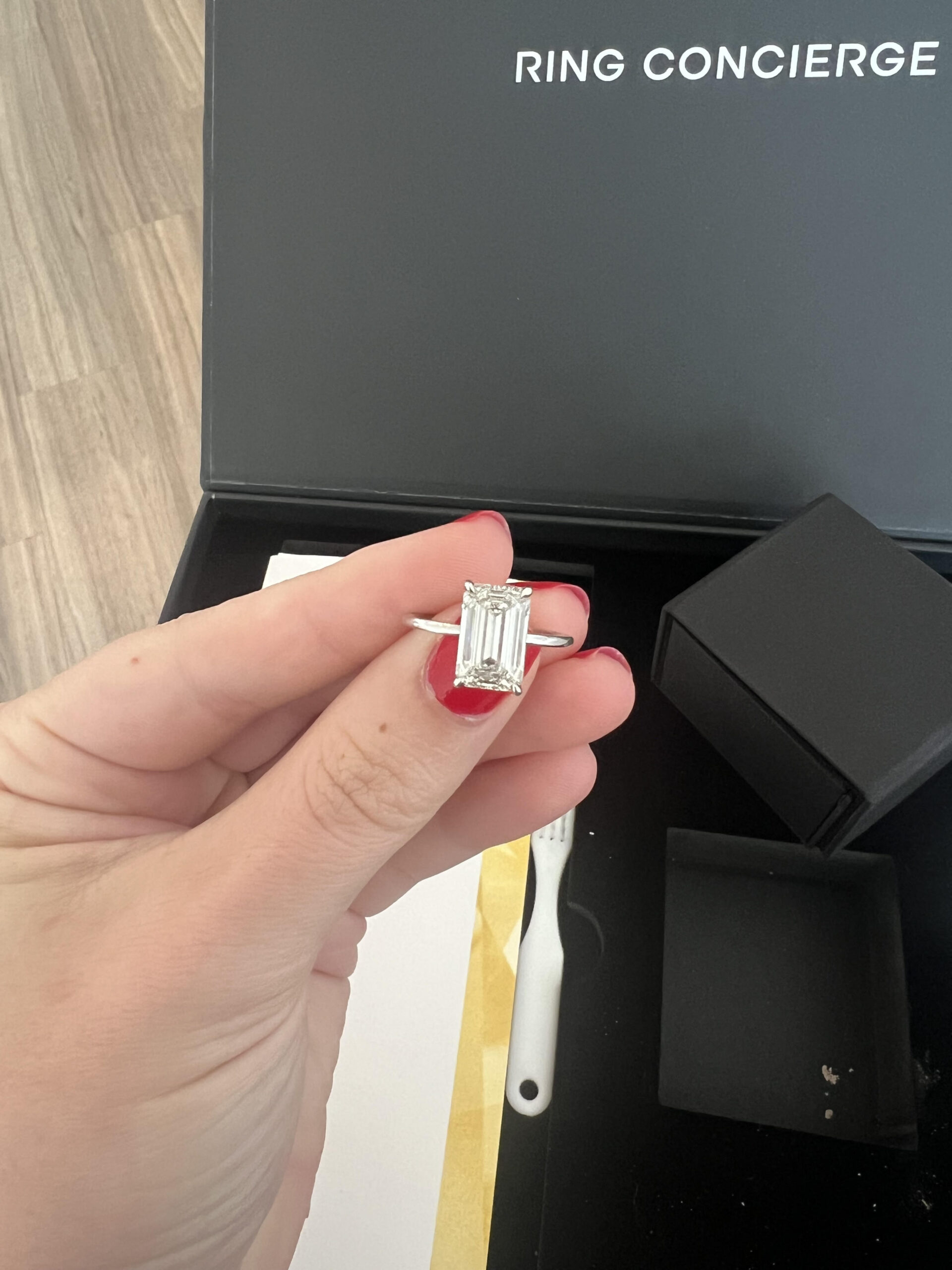 IGI 4.03 Carat H VS1 Emerald Lab Grown Diamond Ring - Image 4