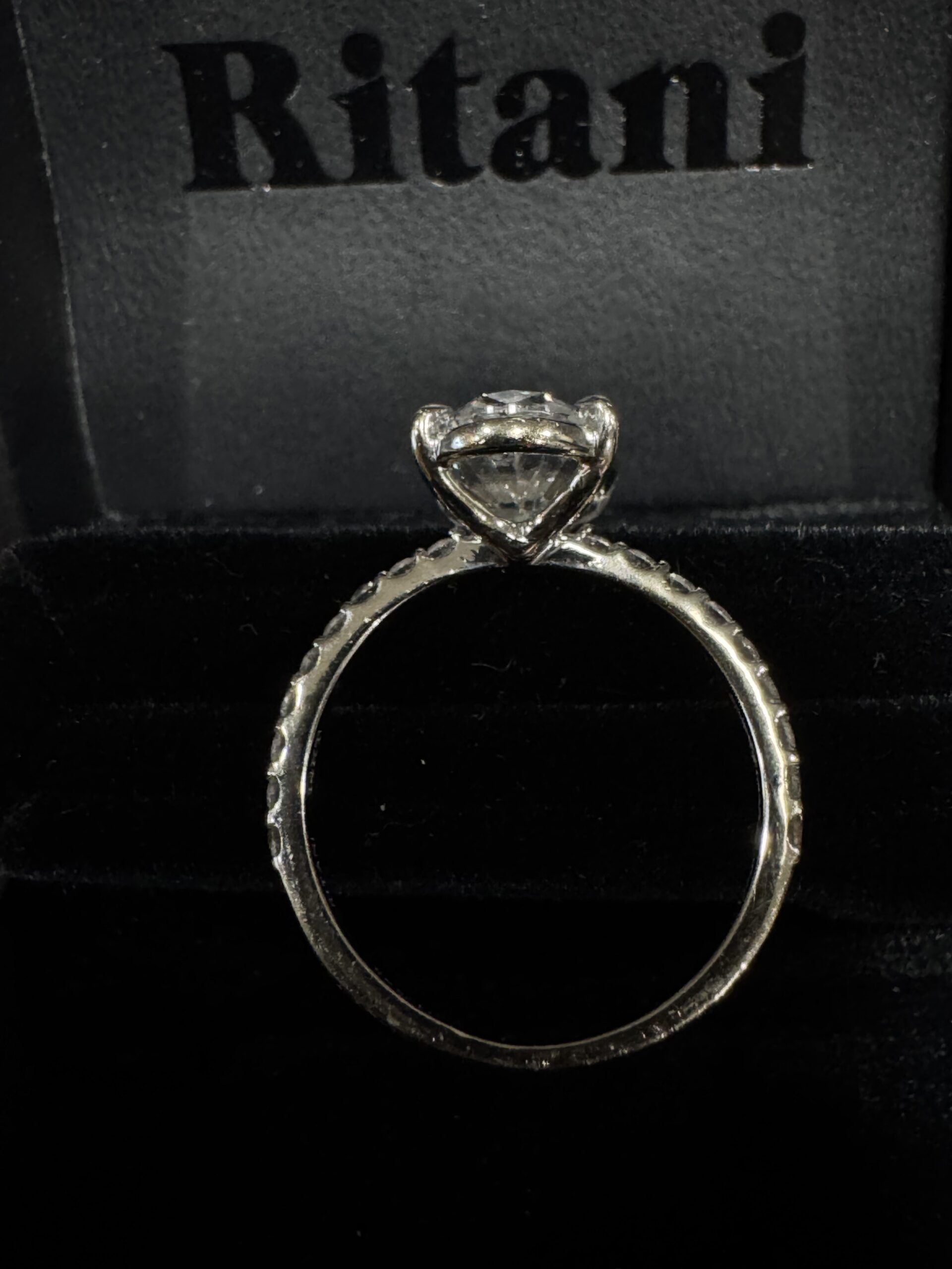 IGI 2.34 Carat D VVS1 Oval Lab Grown Diamond Ring - Image 8