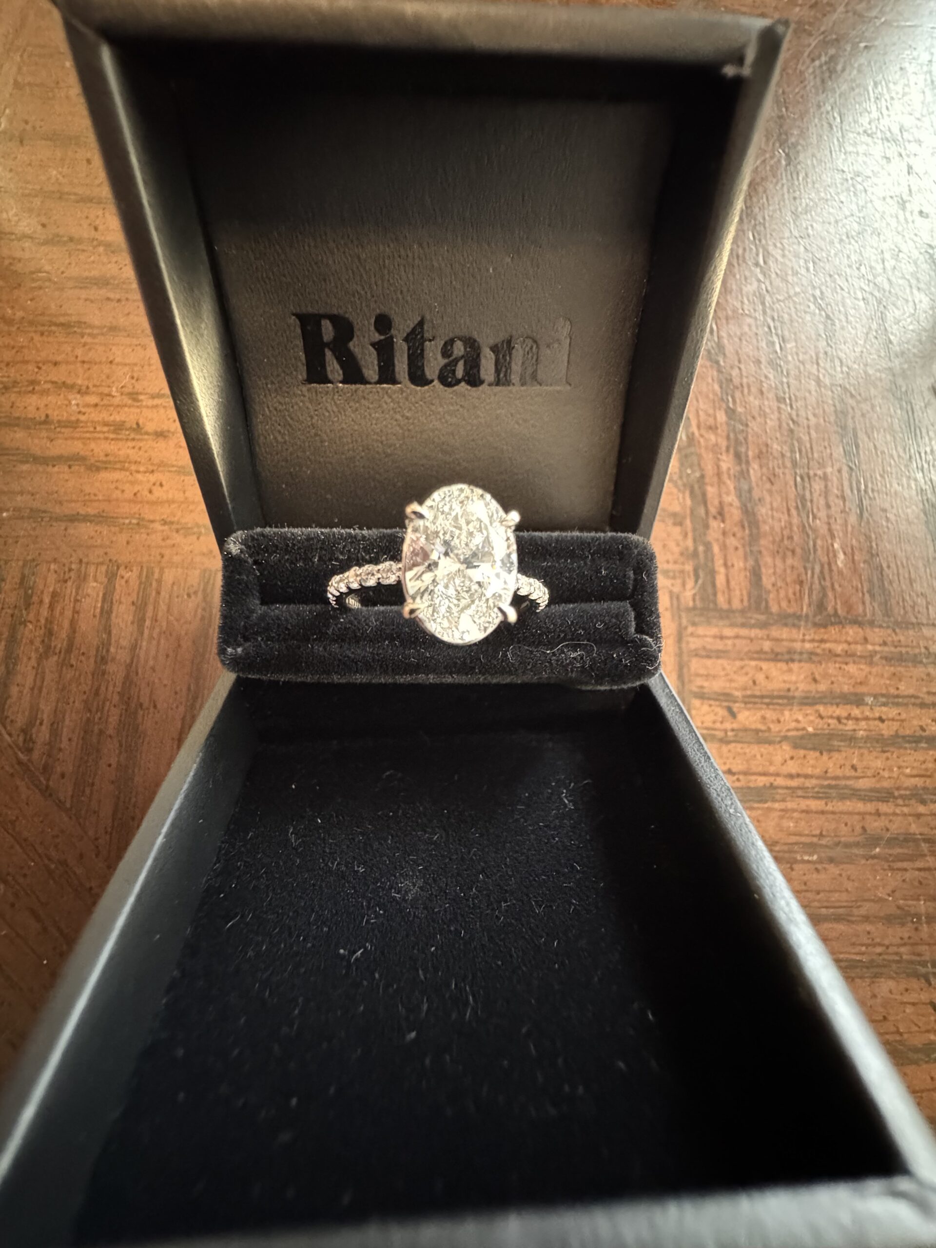 IGI 2.34 Carat D VVS1 Oval Lab Grown Diamond Ring - Image 13