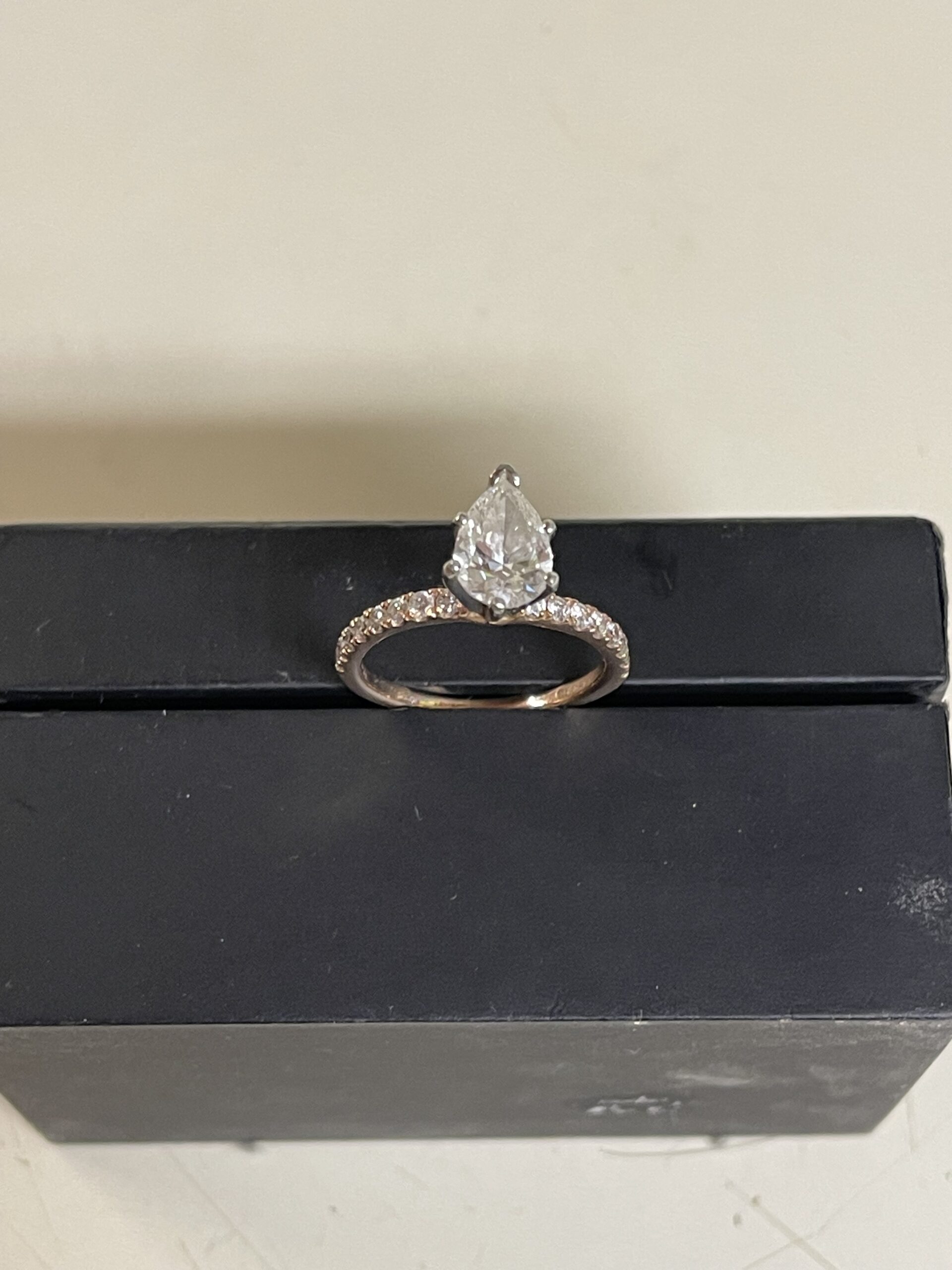 IGI 1.47 Carat E VVS2 Pear Lab Grown Diamond Ring - Image 2