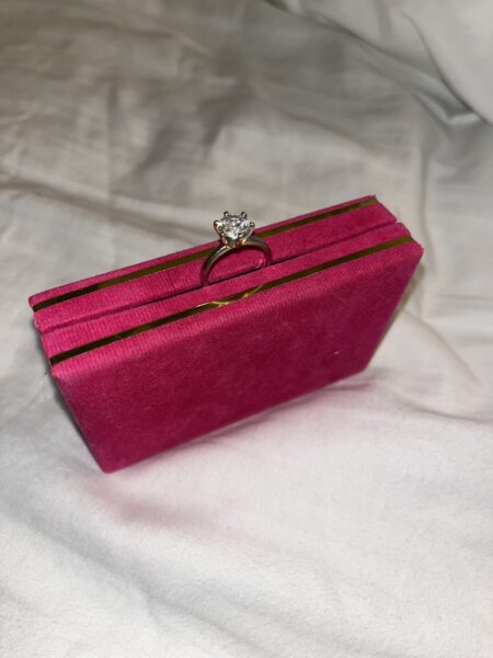 IGI 1.65 Carat G VVS2 Round Lab Grown Diamond Ring - Image 4