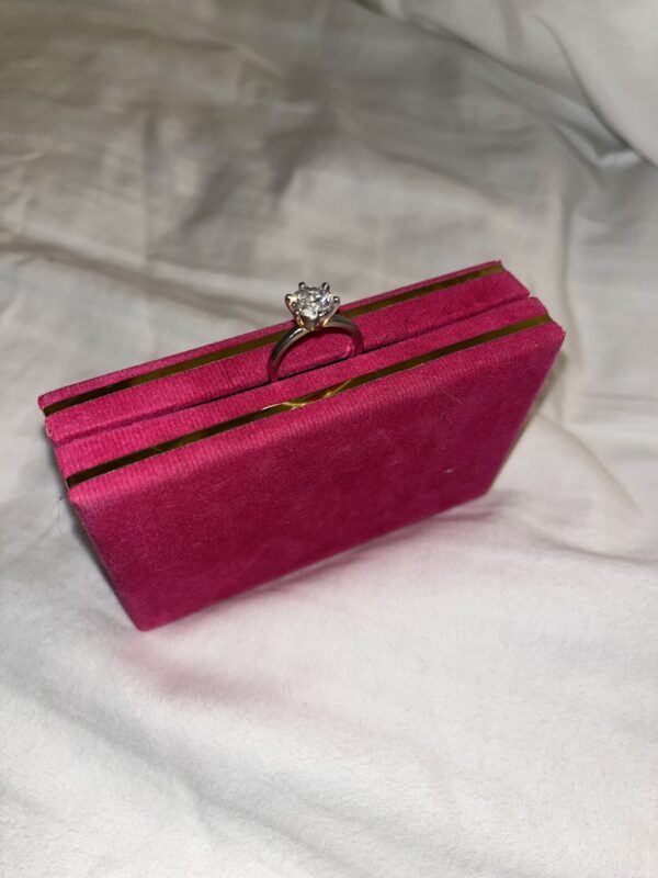 IGI 1.65 Carat G VVS2 Round Lab Grown Diamond Ring - Image 4