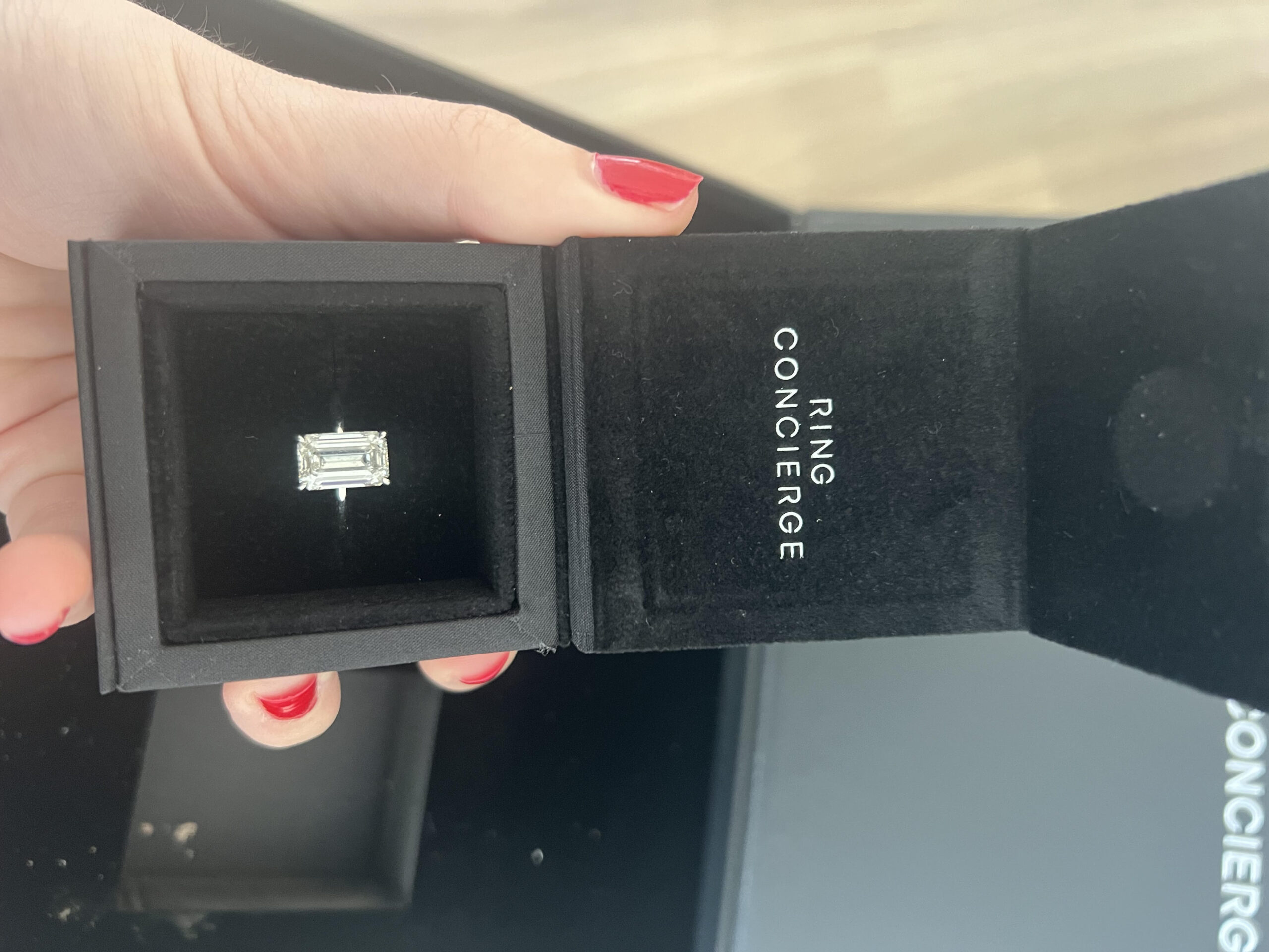 IGI 4.03 Carat H VS1 Emerald Lab Grown Diamond Ring - Image 3