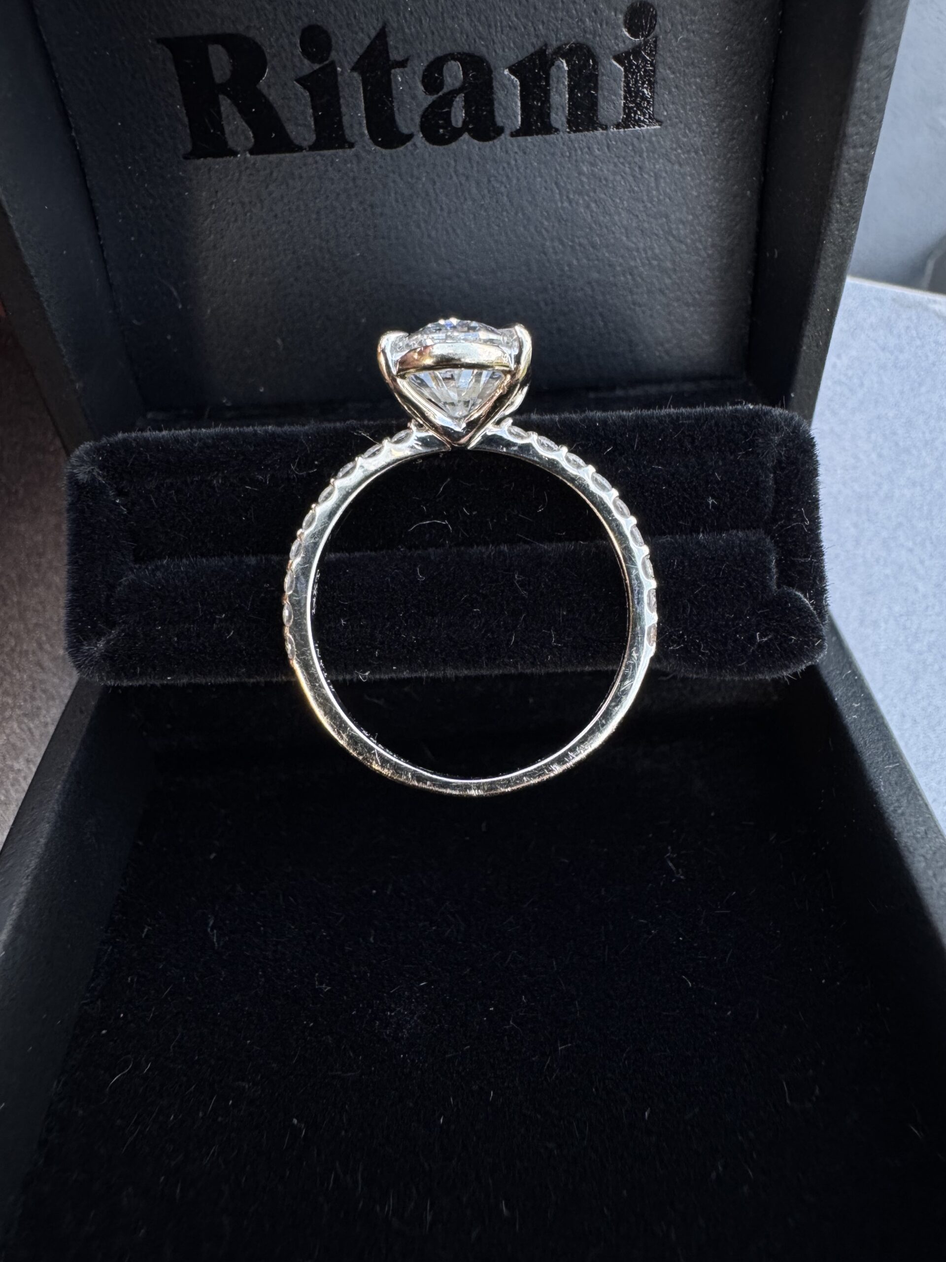 IGI 2.34 Carat D VVS1 Oval Lab Grown Diamond Ring - Image 10