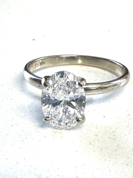1.91 Carat D VVS2 Oval Lab Grown Diamond Ring - Image 2