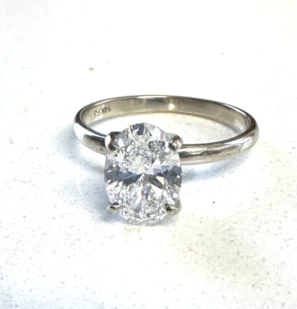 1.91 Carat D VVS2 Oval Lab Grown Diamond Ring - Image 2