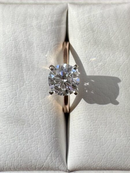 IGI 1.52 Carat F VS1 Round Lab Grown Diamond Ring - Image 6