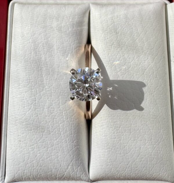 IGI 1.52 Carat F VS1 Round Lab Grown Diamond Ring - Image 6