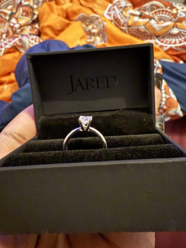 1.09 Carat D VVS2 Oval Lab Grown Diamond Ring - Image 4