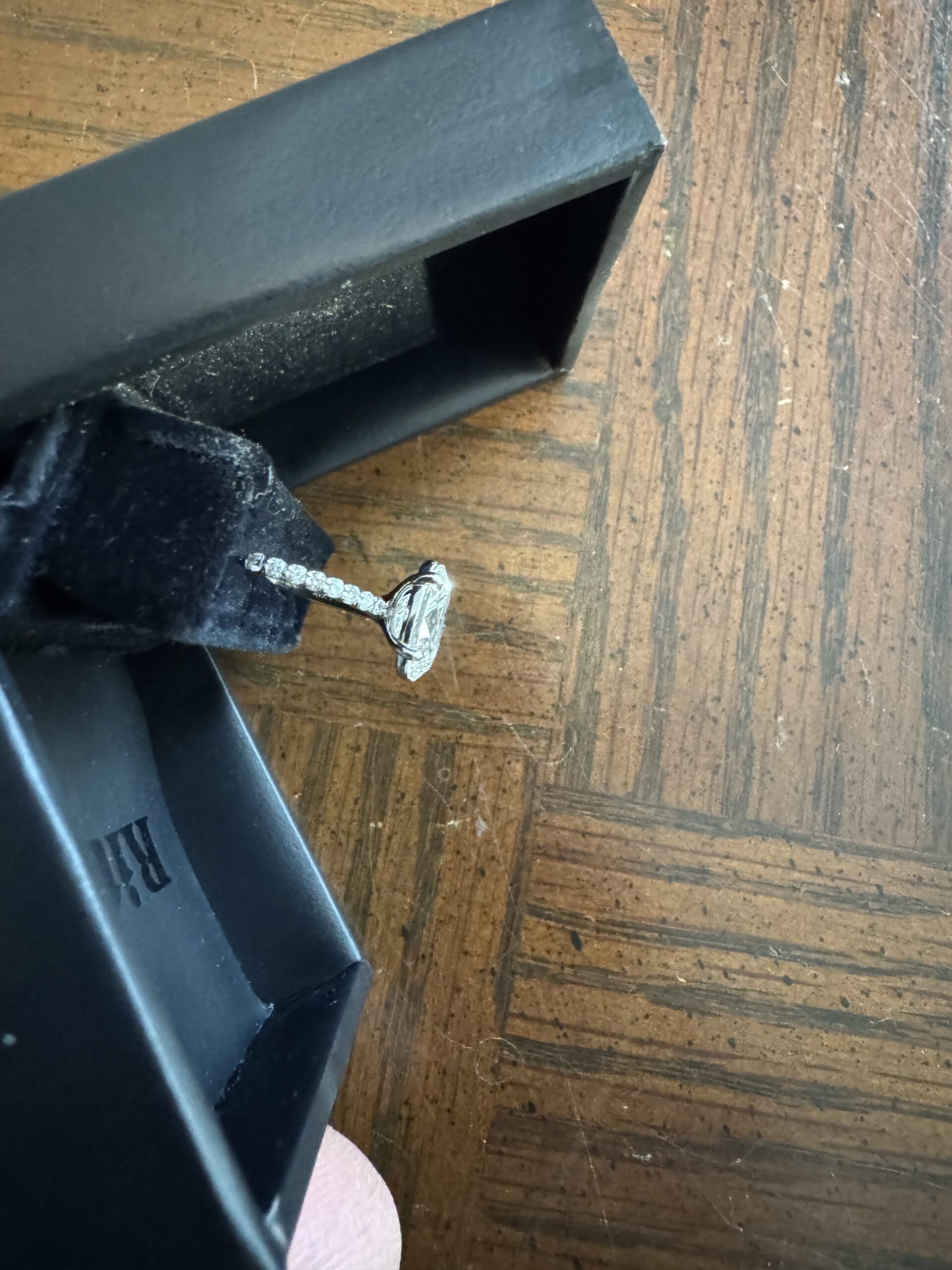 IGI 2.34 Carat D VVS1 Oval Lab Grown Diamond Ring - Image 4