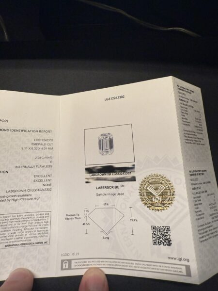 IGI 2.28 Carat D IF Emerald Lab Grown Diamond Ring - Image 8