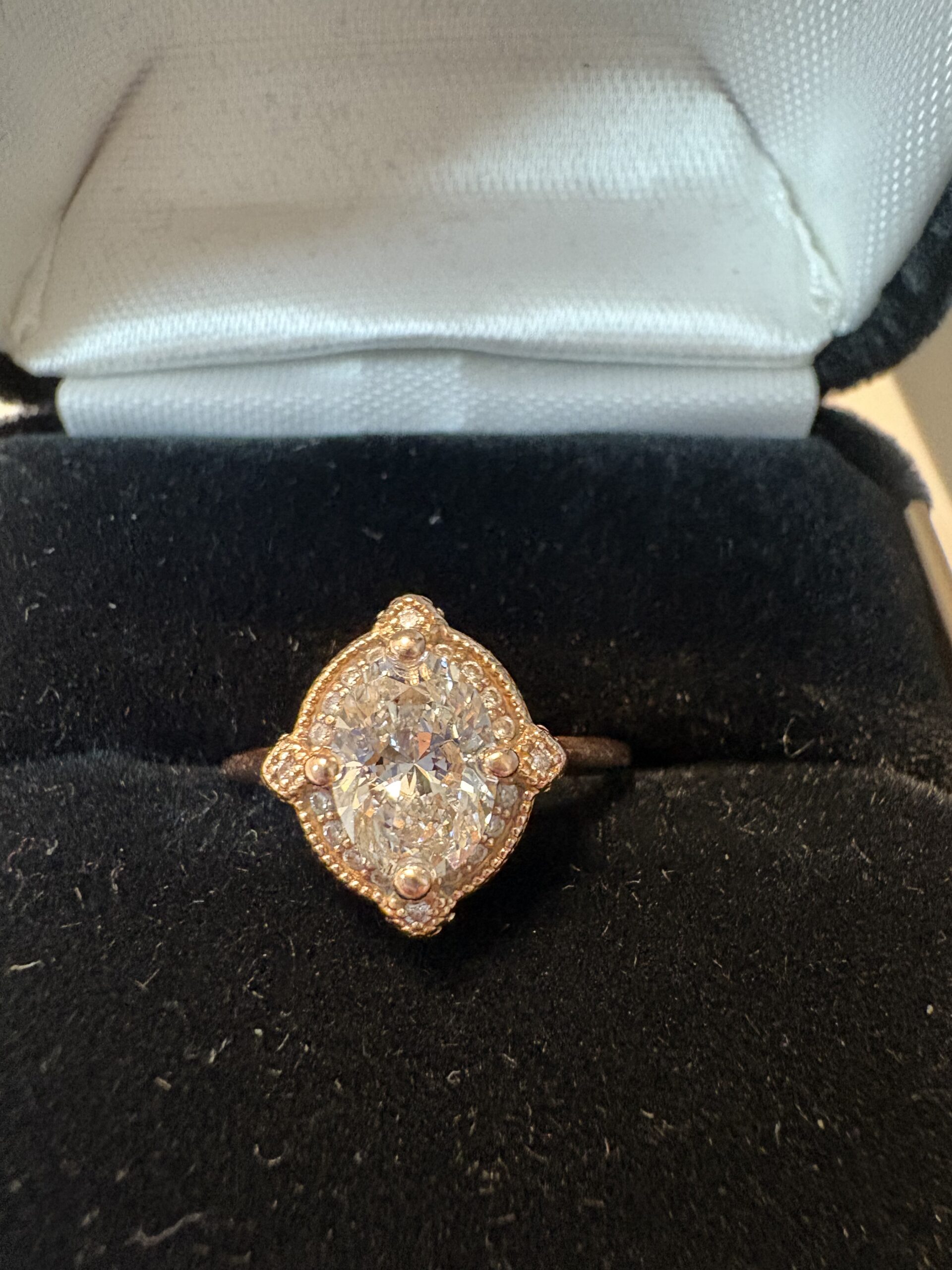 IGI 1.15 Carat G VS1 Oval Lab Grown Diamond Ring - Image 12