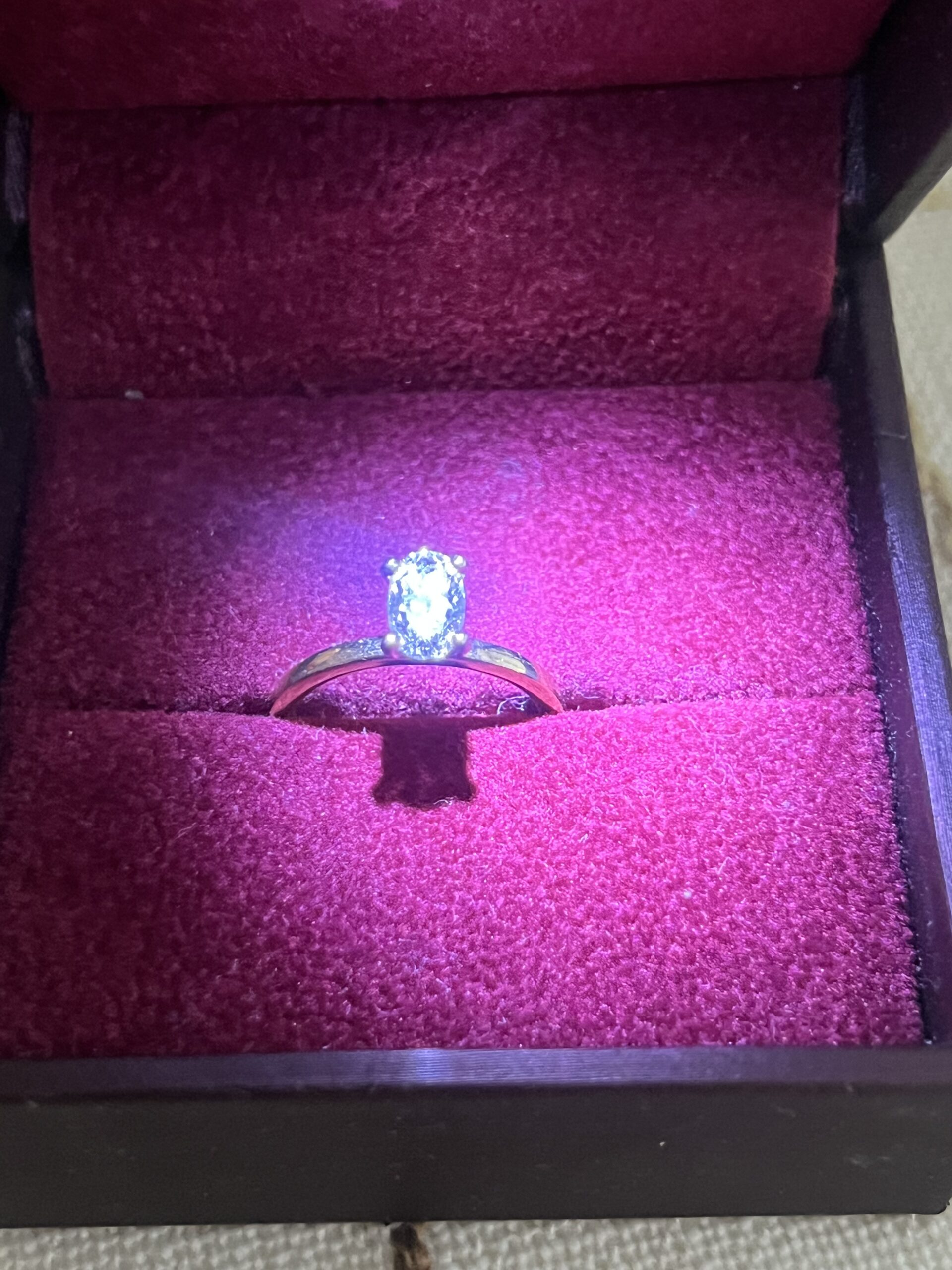 IGI 1.01 Carat D SI1 Oval Lab Grown Diamond Ring - Image 4