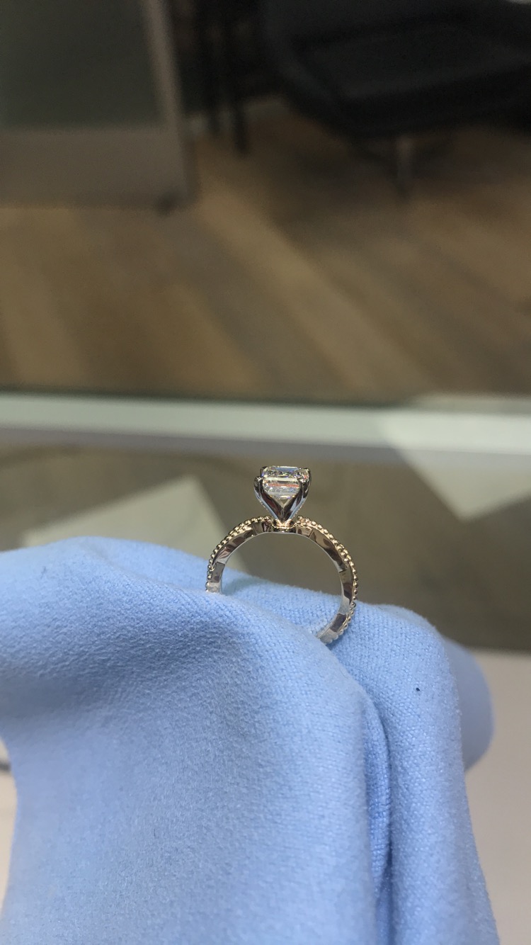 IGI 1.5 Carat J VS2 Emerald Lab Grown Diamond Ring - Image 2