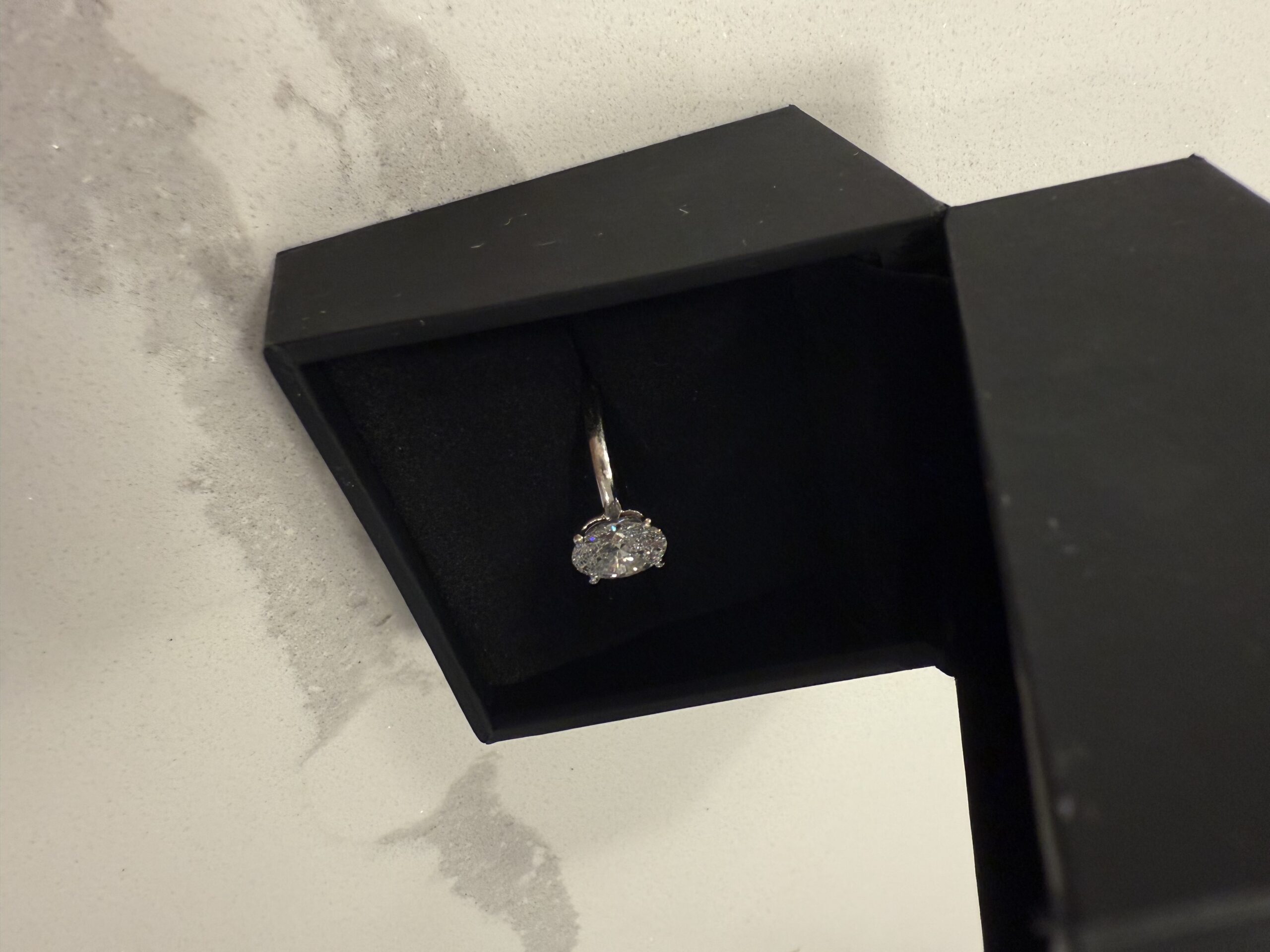 IGI 2.02 Carat D VS1 Oval Lab Grown Diamond Ring - Image 2