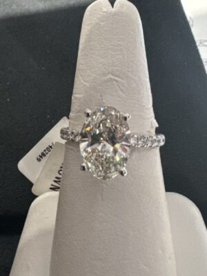 IGI 3.44 Carat H VS2 Oval Lab Grown Diamond Ring