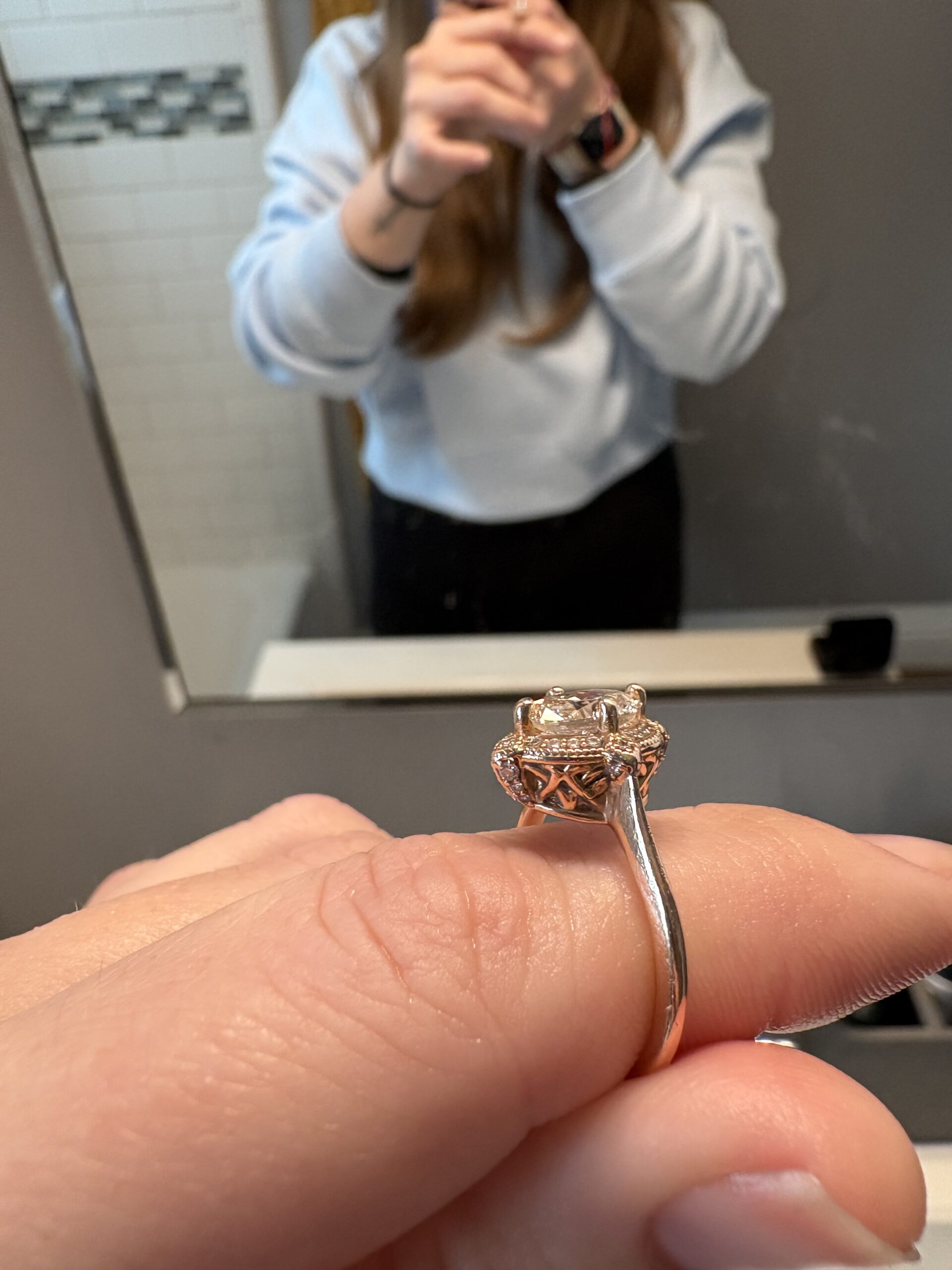 IGI 1.15 Carat G VS1 Oval Lab Grown Diamond Ring - Image 5