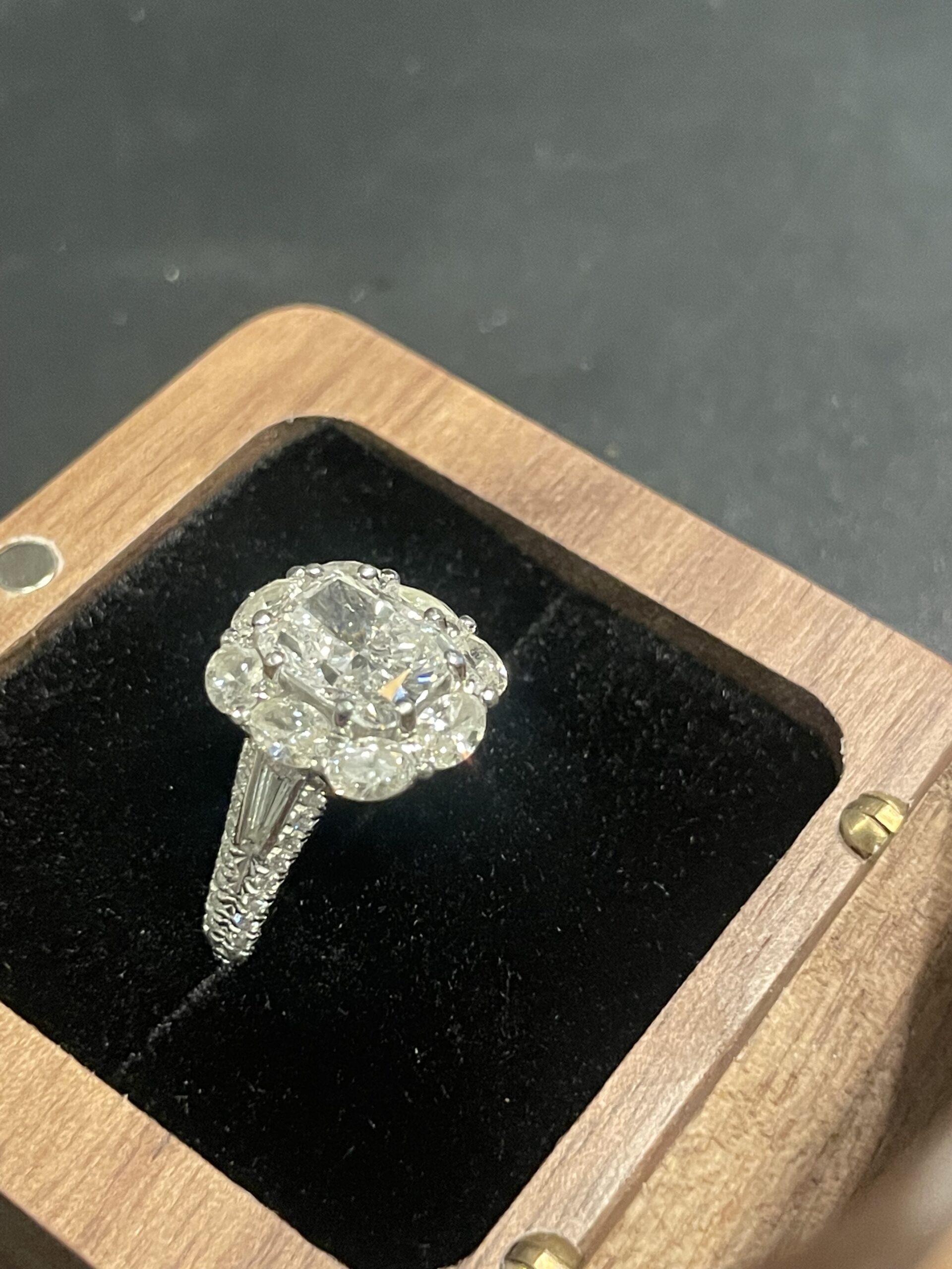 Not Sure/Unknown 2.51 Carat G VVS2 Cushion Lab Grown Diamond Ring - Image 6