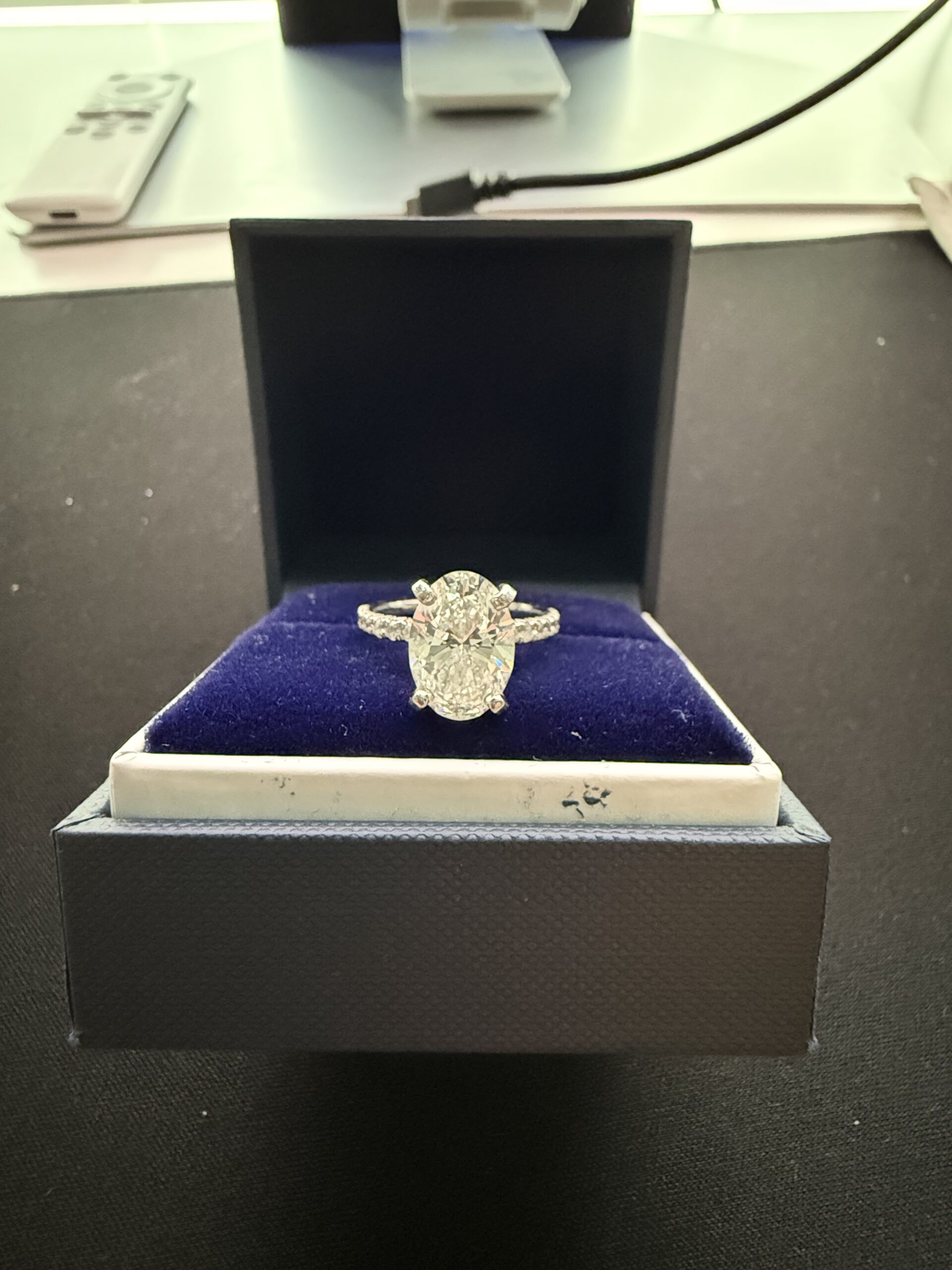 IGI 3.12 Carat F VVS1 Oval Lab Grown Diamond Ring - Image 5