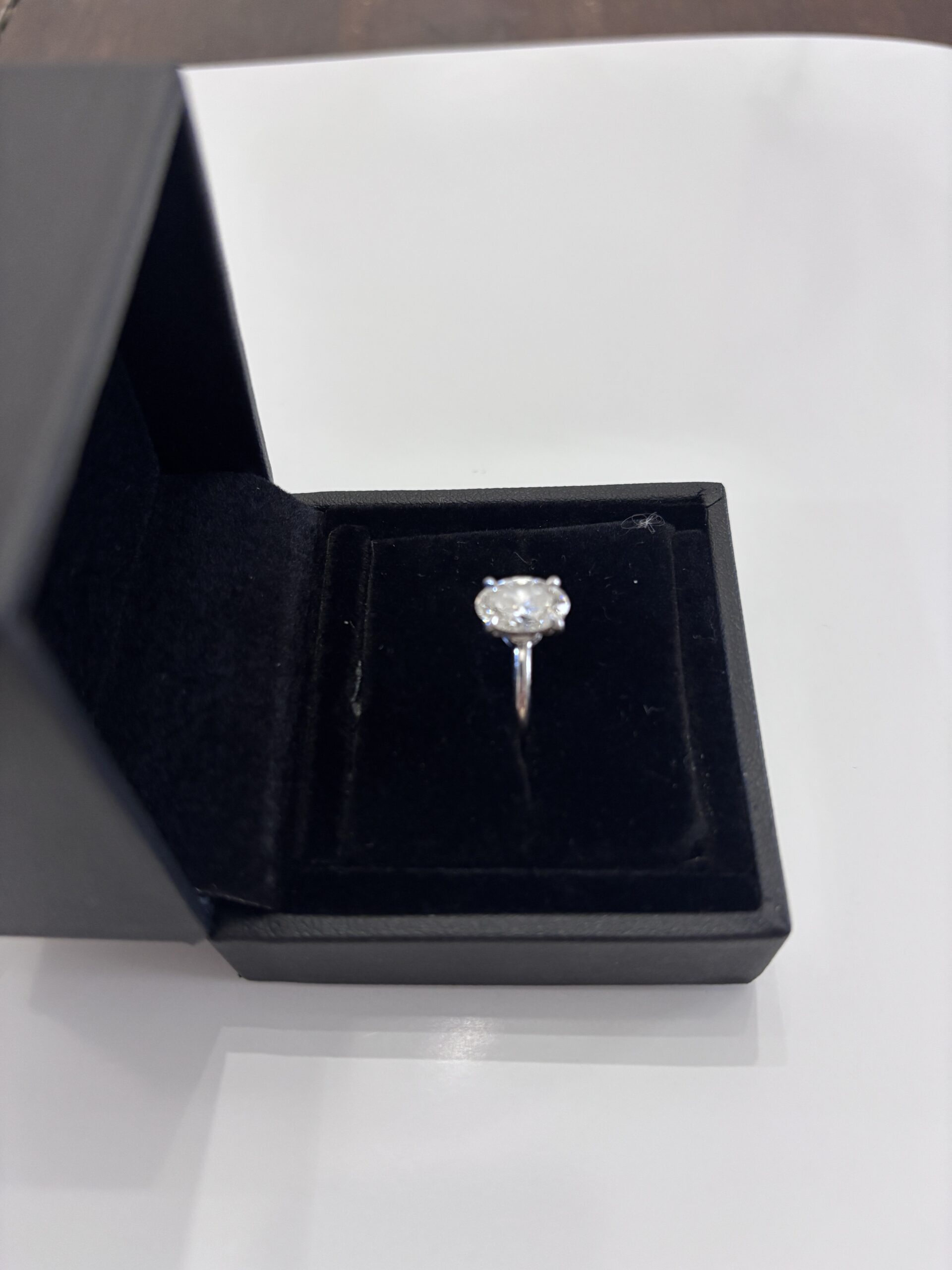 Not Sure/Unknown 1.81 Carat H VVS2 Oval Lab Grown Diamond Ring - Image 8