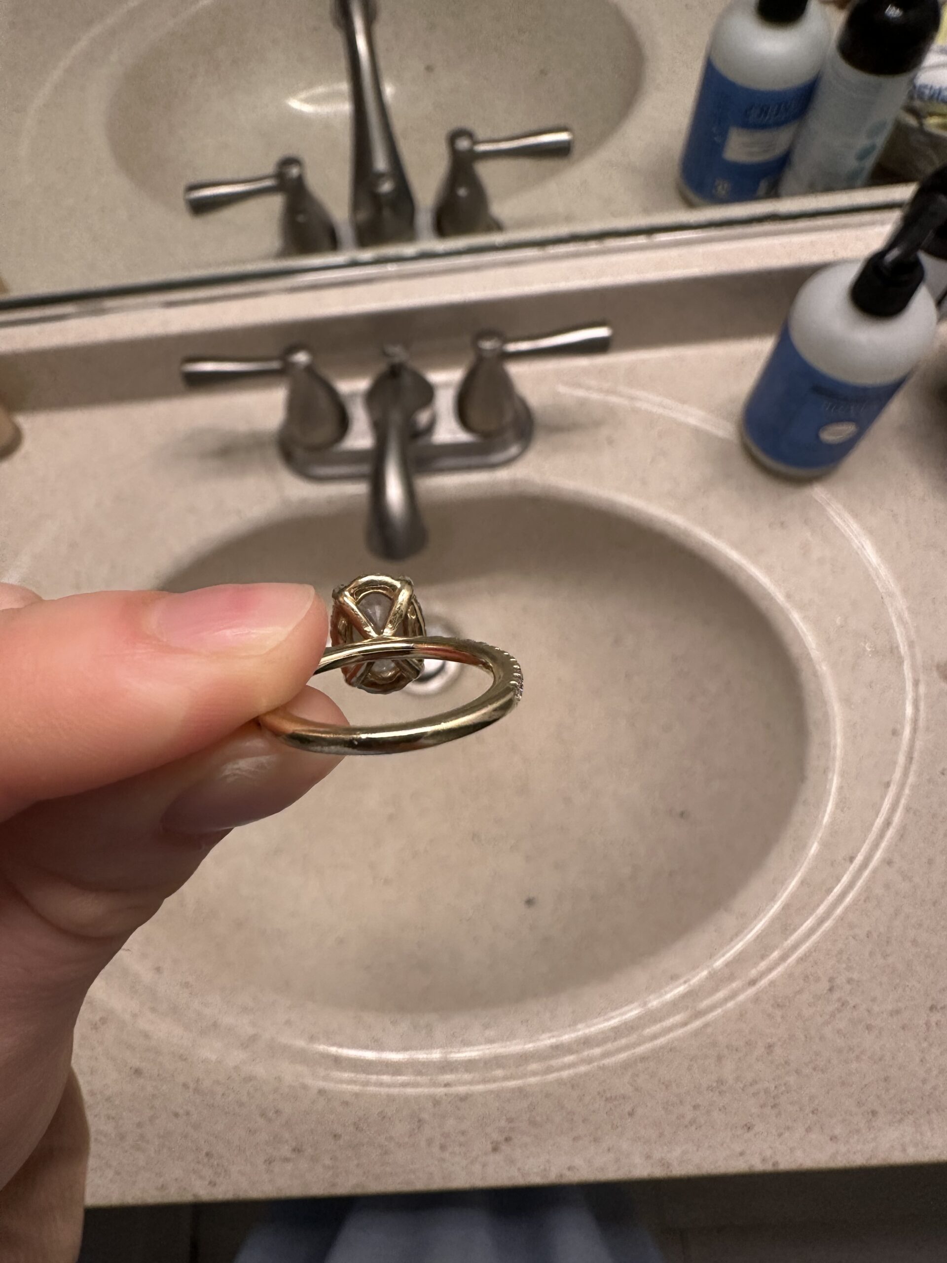 Not Sure/Unknown 1.73 Carat F VS1 Oval Lab Grown Diamond Ring - Image 6