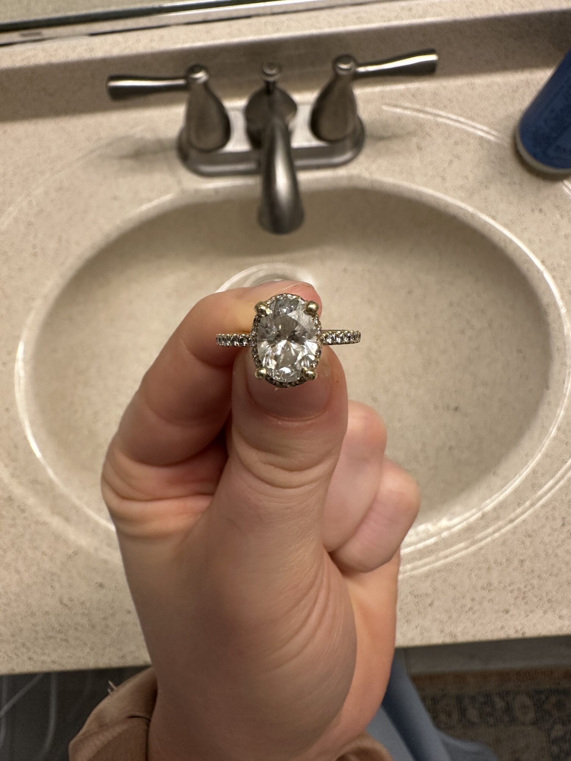 Not Sure/Unknown 1.73 Carat F VS1 Oval Lab Grown Diamond Ring - Image 4
