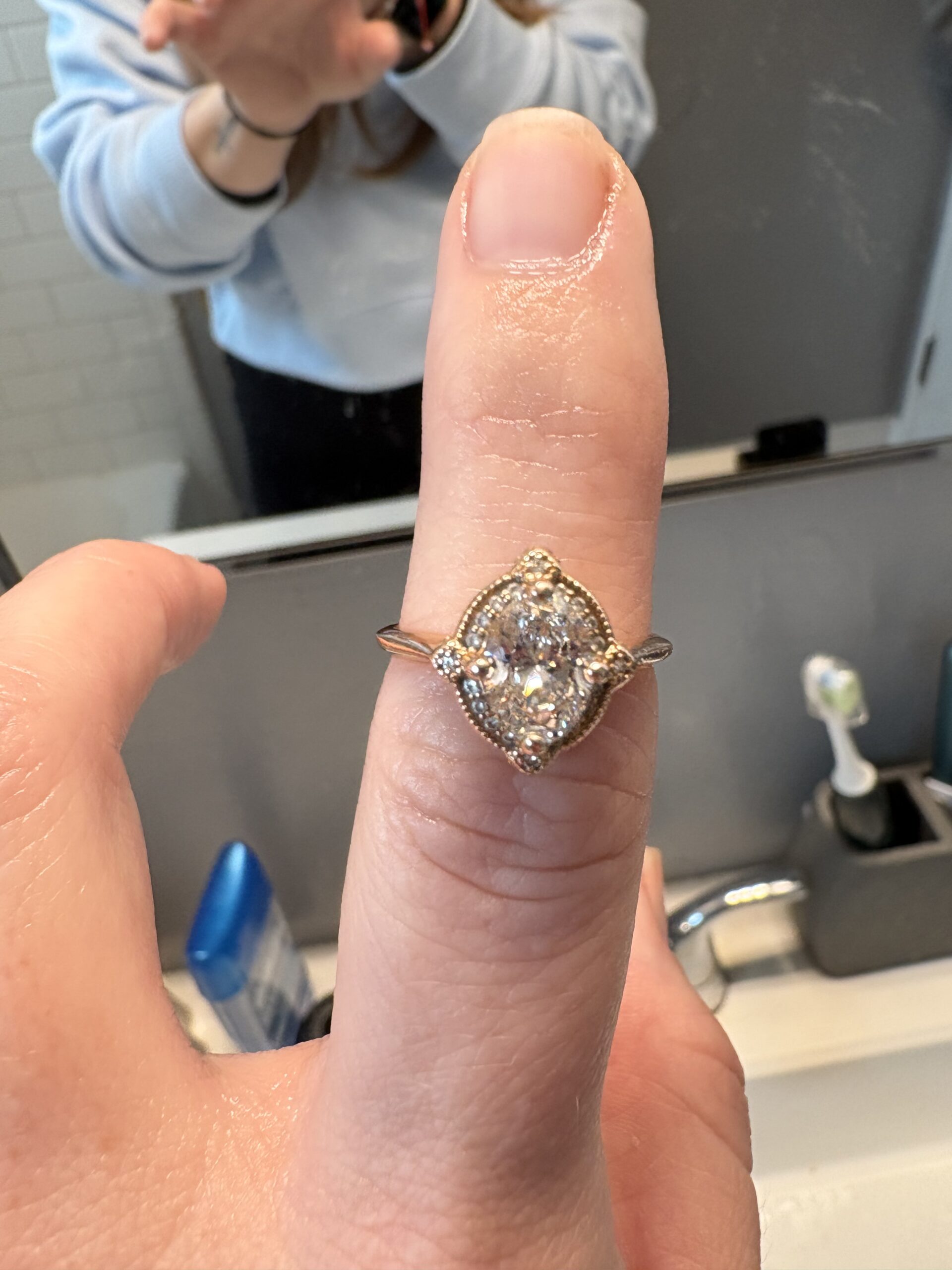 IGI 1.15 Carat G VS1 Oval Lab Grown Diamond Ring - Image 4