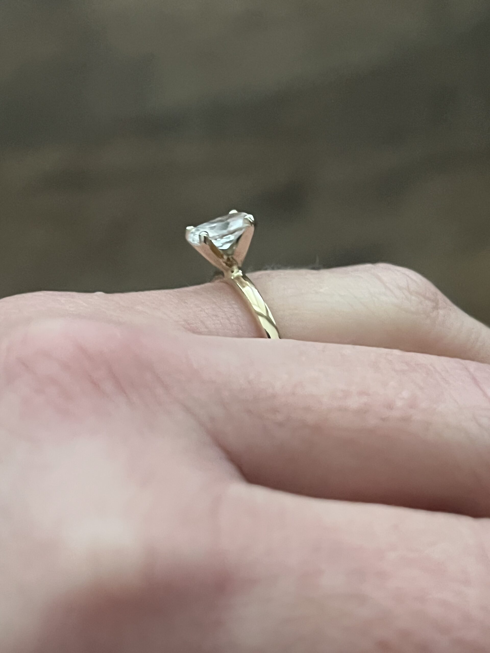 IGI 1.01 Carat D SI1 Oval Lab Grown Diamond Ring - Image 3