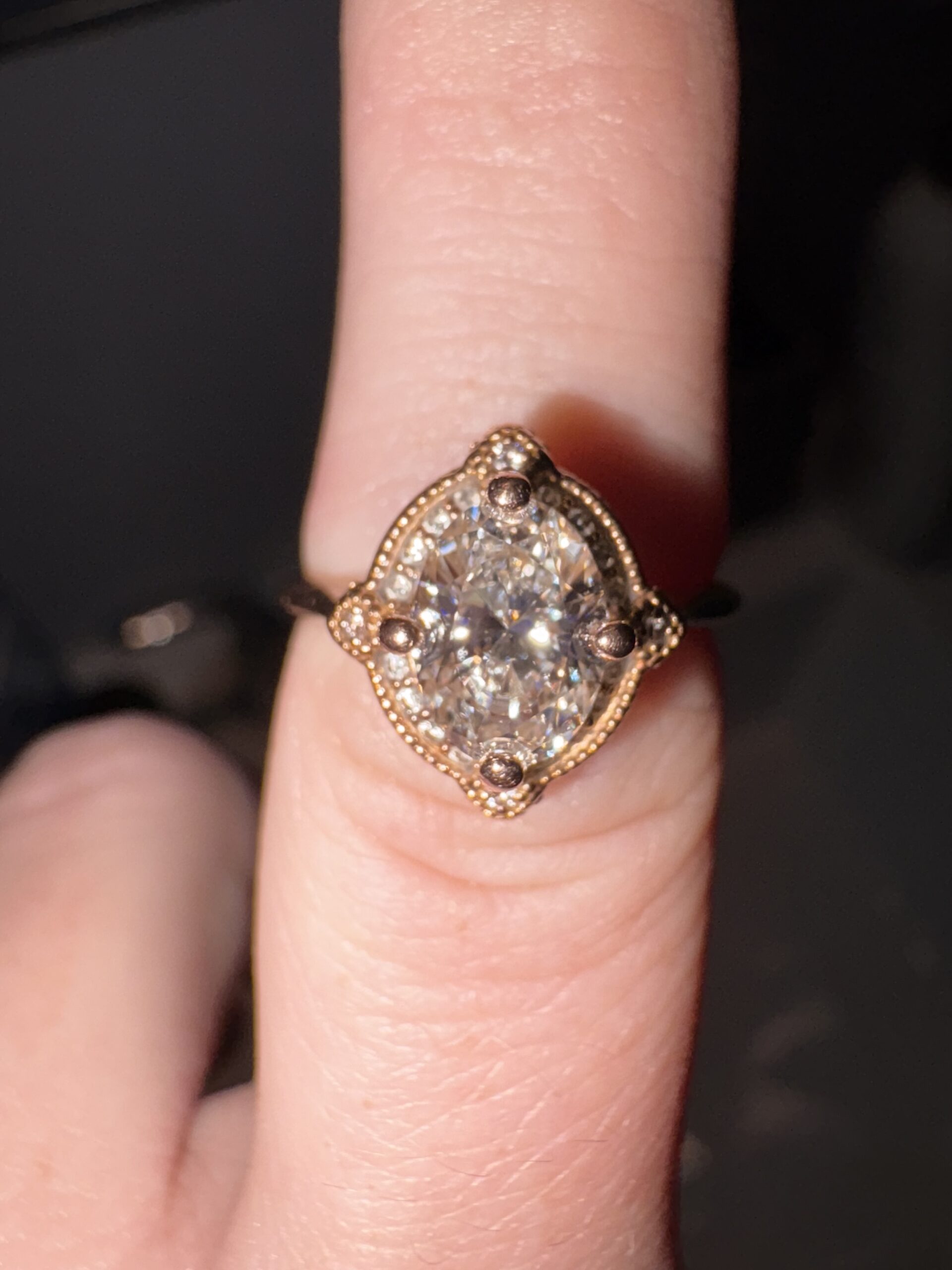 IGI 1.15 Carat G VS1 Oval Lab Grown Diamond Ring - Image 8